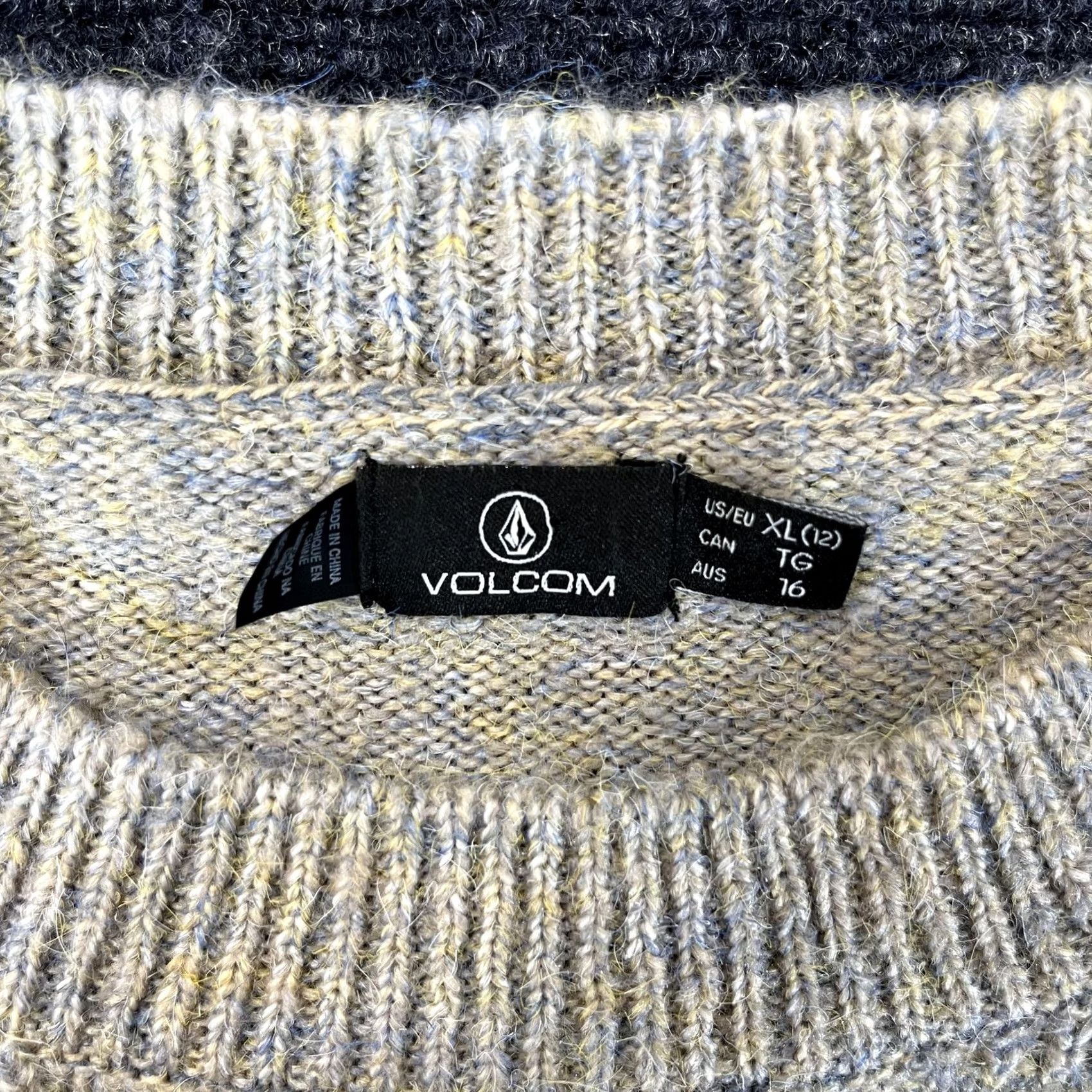 Volcom VOLCOM Sweater Womens XL Gray Blue Striped Knit Crewneck Pullover Size XL / US 12-14 / IT 48-50 - 2 Thumbnail