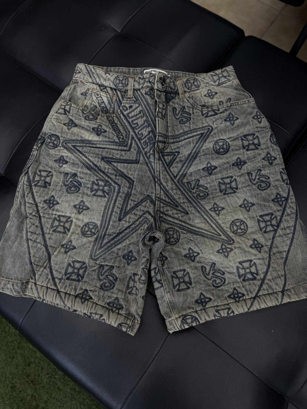 Vale Vale Valley Denim Embroidery Shorts Size 30 (NEW) Size US 30 / EU 46 - 1 Thumbnail