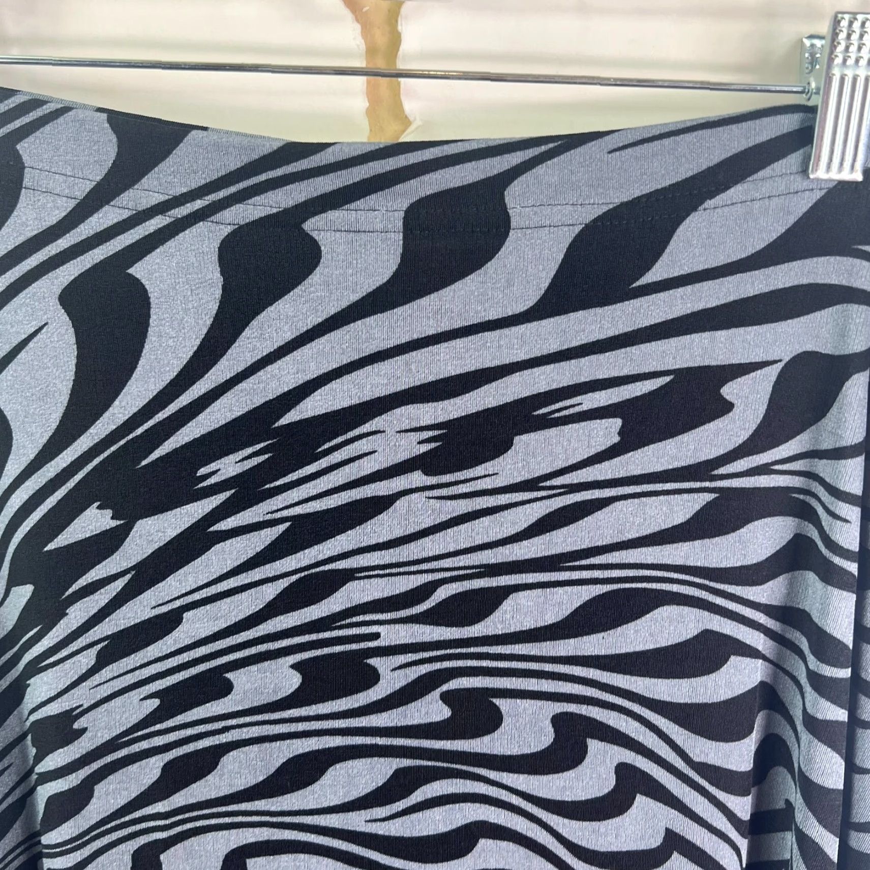Vintage VINTAGE Carolyn Strauss Geometric Striped Maxi Skirt 1X Womens Gray/Black Polyester Spandex Midi? Long? Size 40" / US 18 - 2 Thumbnail