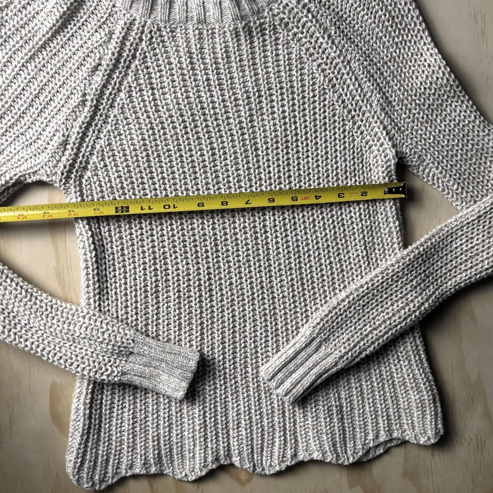 American Eagle Outfitters American Eagle Outfitters Sweater Womens Small Gray Raglan Sleeve Knit Pullover Crew Neck Ruffle Hem Size S / US 4 / IT 40 - 4 Thumbnail