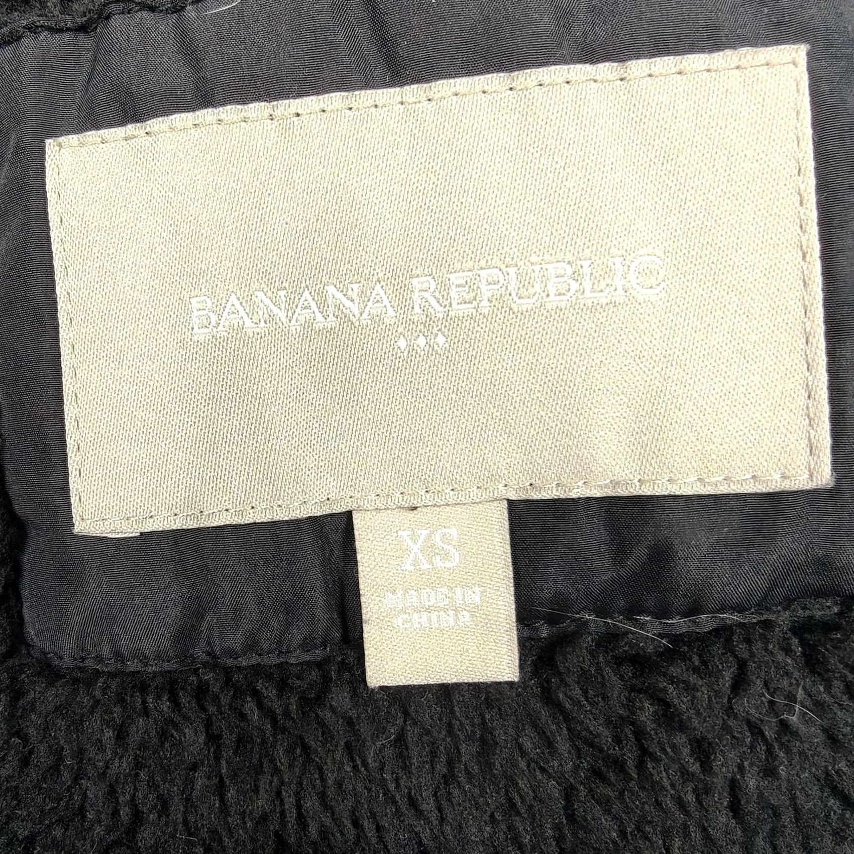 Banana Republic Banana Republic Vest Womens XS Black Puffer Zip Pockets Collared Lined Faux Fur Size XS / US 0-2 / IT 36-38 - 4 Thumbnail