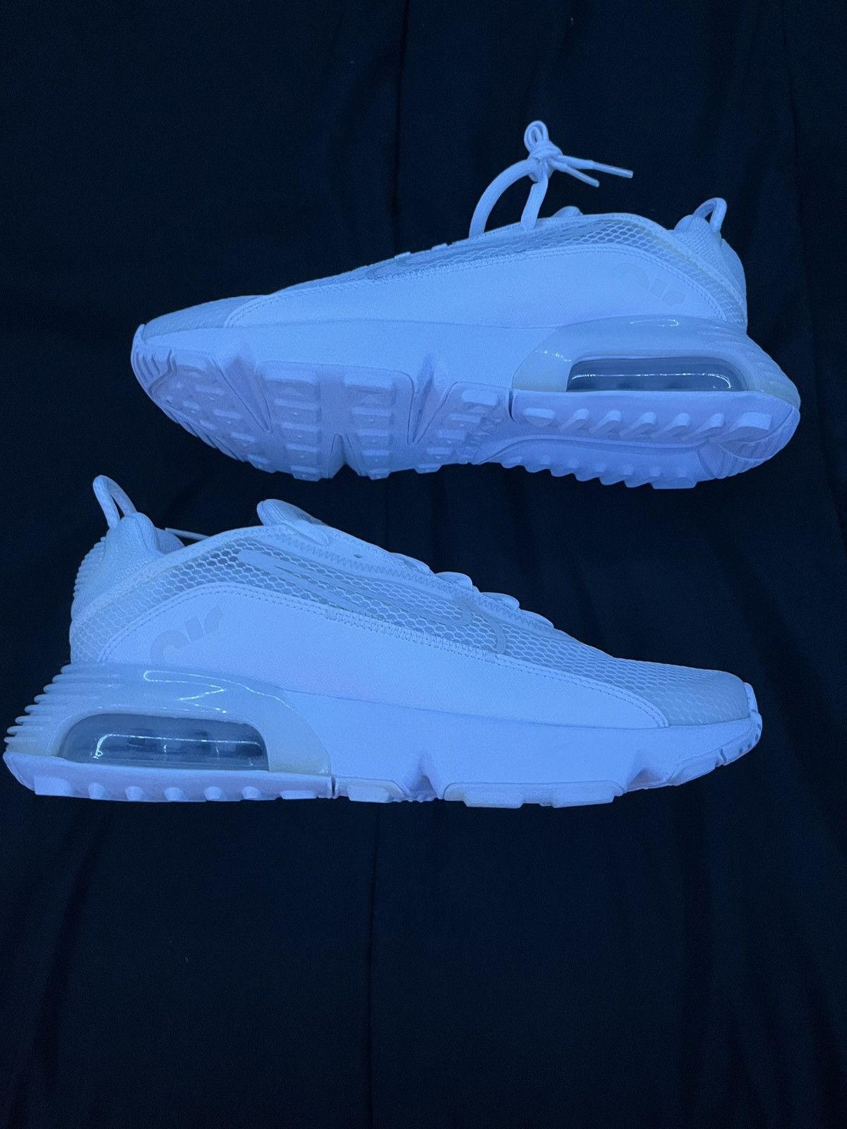 Nike Airmax 2090 Triple White Size US 7 / EU 40 - 6 Thumbnail