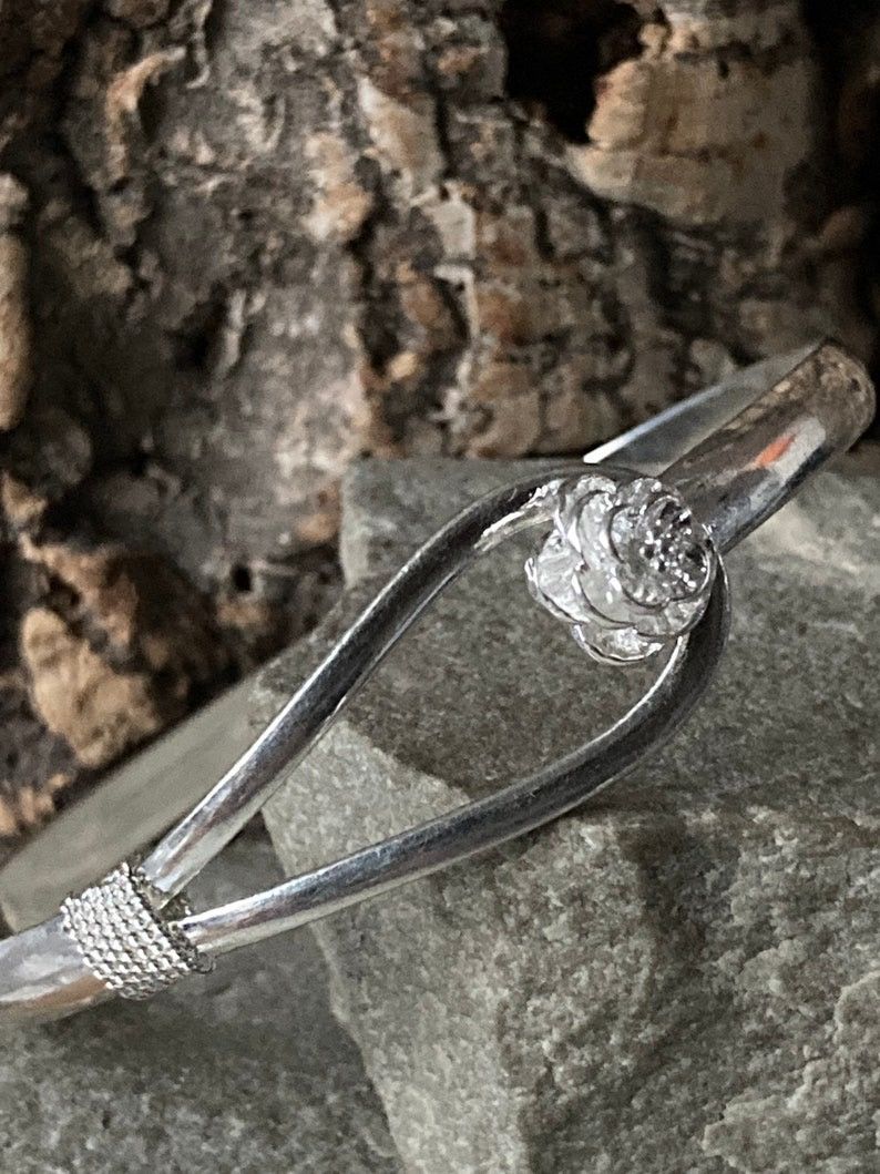 Jewelry Silver Rose Bracelet Size ONE SIZE - 2 Thumbnail