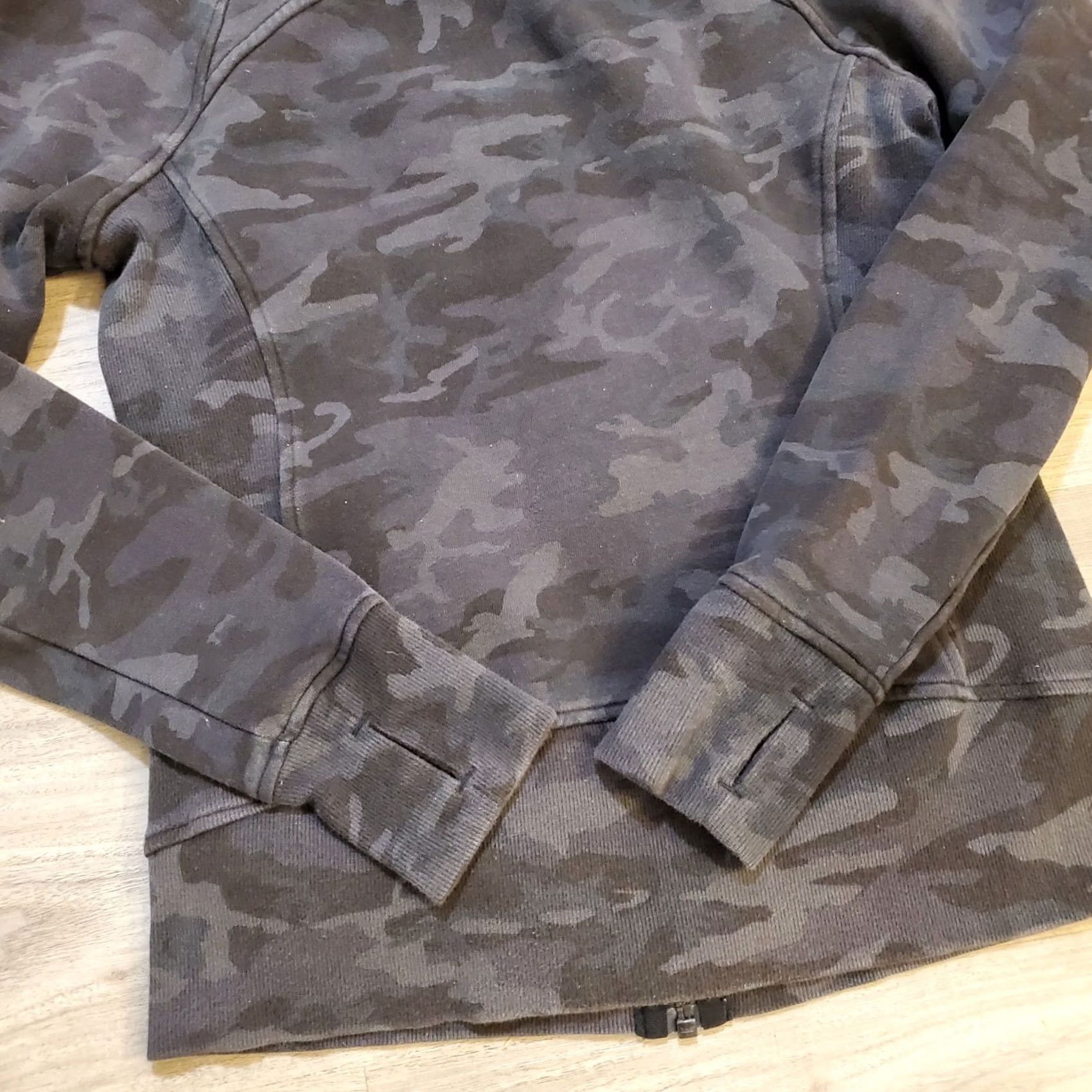 Lululemon Lululemon Scuba Hoodie Women’s Size 6 Black Camo Sweatshirt Full Zip Athleisure Size M / US 6-8 / IT 42-44 - 6 Thumbnail