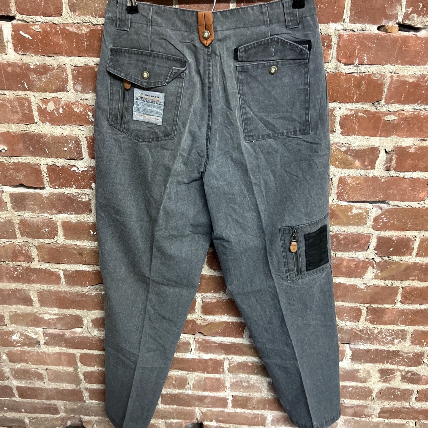 Faded Glory VINTAGE 80s AIR Faded Glory AVIATION Limited Edition Pants 33x32 T28 - Gray Leather Zipper Pockets Button-Up Mens Regular - 80s - 33x32 Size US 33 - 2 Thumbnail