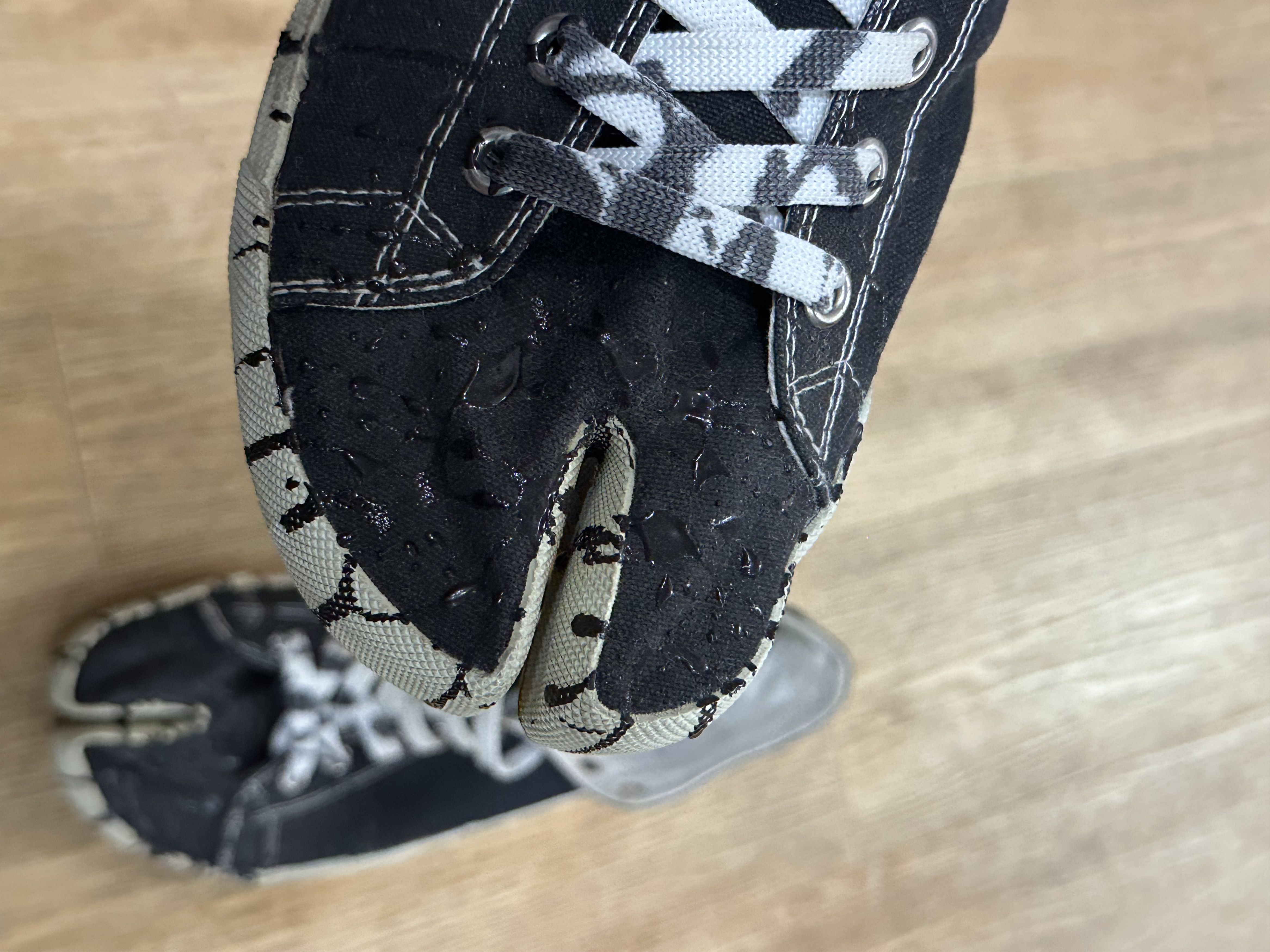 Maison Margiela Maison Margiela Painted Splatter Hi Tabi Sneaker Size US 8.5 / EU 41-42 - 9 Thumbnail