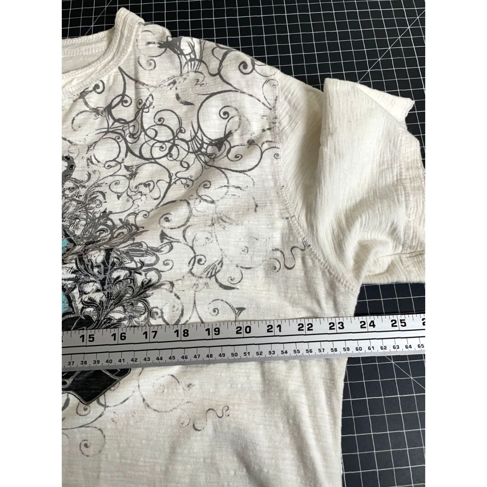 Off-White VINTAGE Modern Couture T-Shirt Henley Tribal Motif Adult XL Ivory Cotton 2000s Grunge Hip Hop Retro Skull Men Size US XL / EU 56 / 4 - 5 Thumbnail