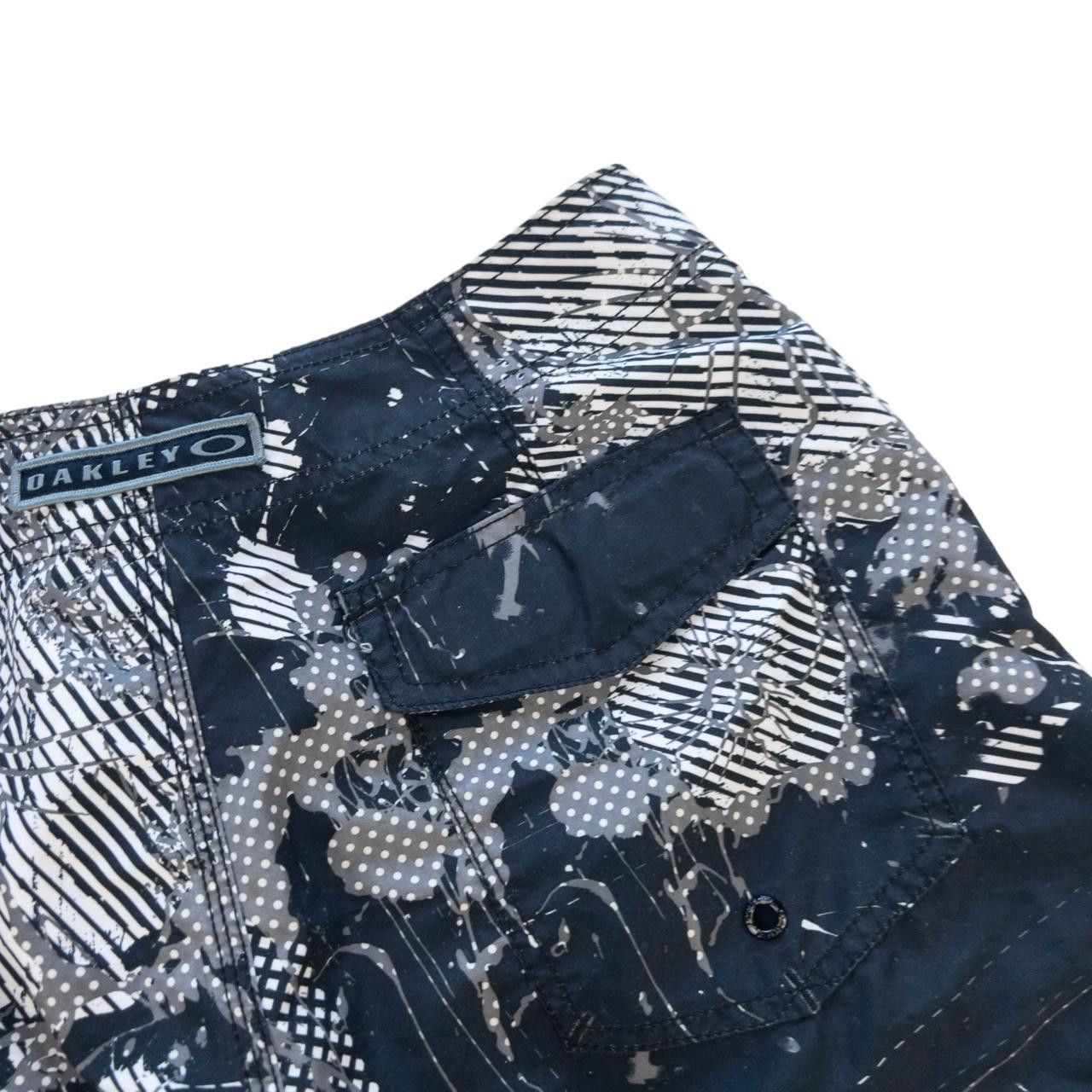 Oakley Vintage Oakley Camo Beach Shorts Size W31 Size US 31 - 4 Thumbnail