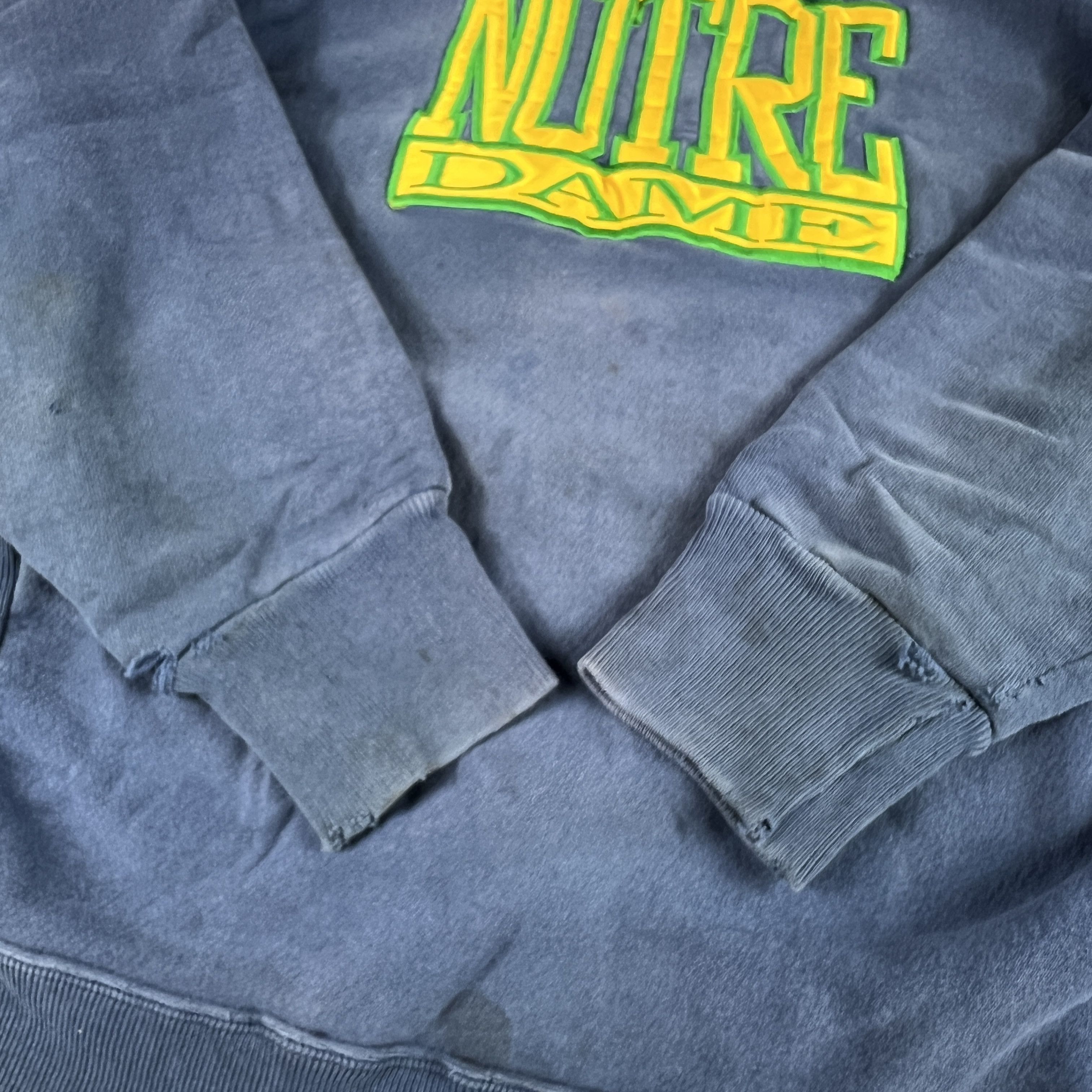 NCAA × Vintage VTG Notre Dame Fightin Irish Sweatshirt Thrashed Crewneck Size US XL / EU 56 / 4 - 8 Thumbnail