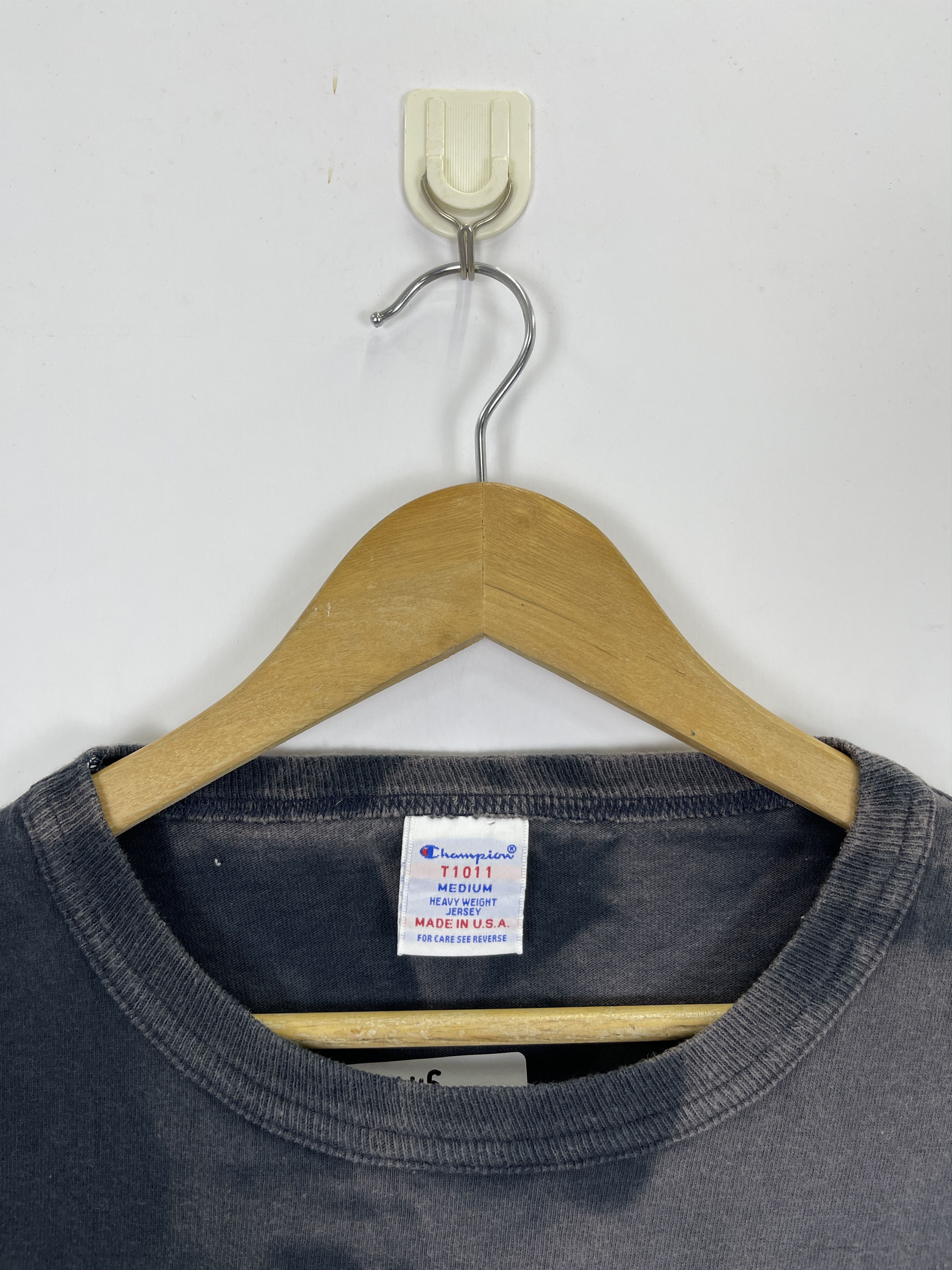 Champion × Vintage Vintage 90s Sun Faded Champion Single Pocket Tee TA0445 Size US M / EU 48-50 / 2 - 8 Thumbnail