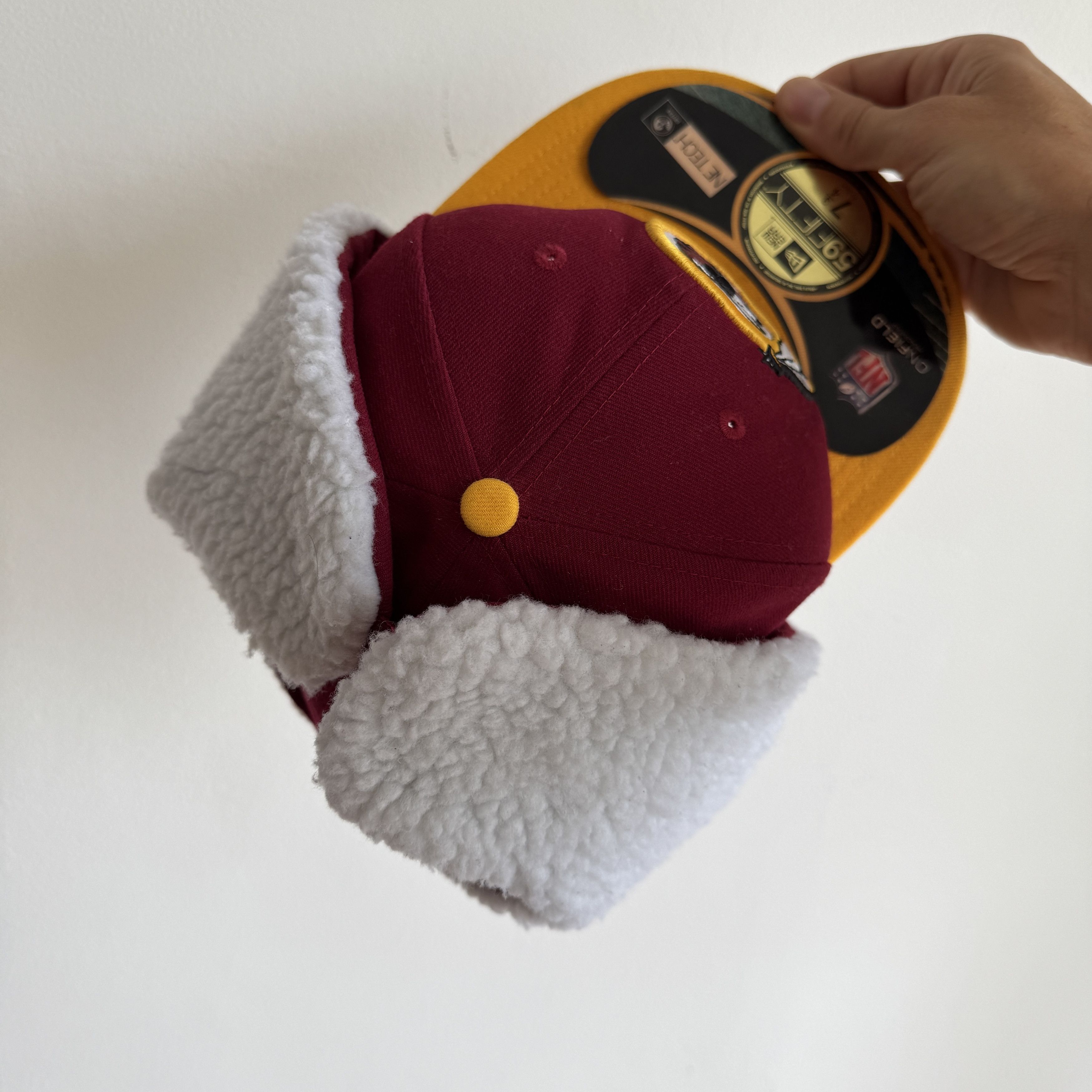 NFL New Era Redskins sherpa ear flap 59FIFTY winter cap XL Size 42 - 14 Thumbnail