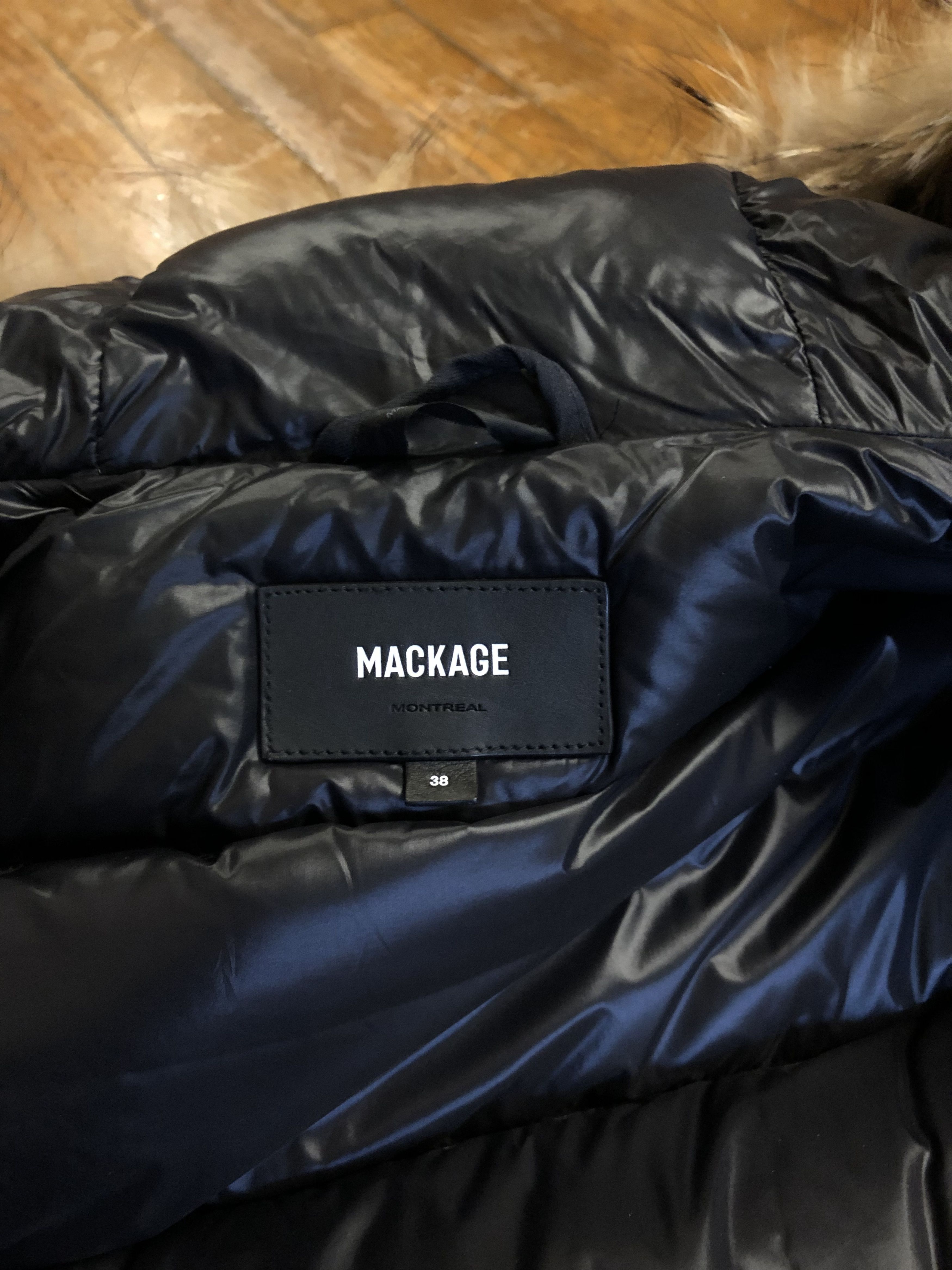 Mackage *USED* Mackage Moritz DR hood fur trim Black size 38 Medium Size US M / EU 48-50 / 2 - 9 Thumbnail