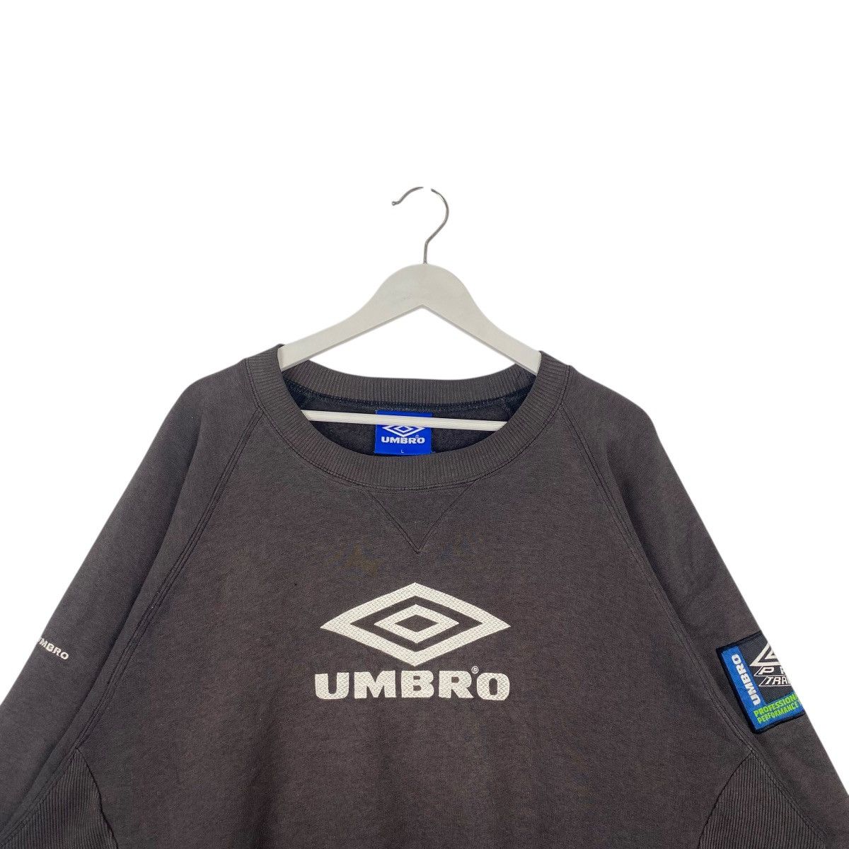 Other Vintage Umbro Crewneck Sweatshirt Brown Pullover Jumper L Size US L / EU 52-54 / 3 - 4 Thumbnail