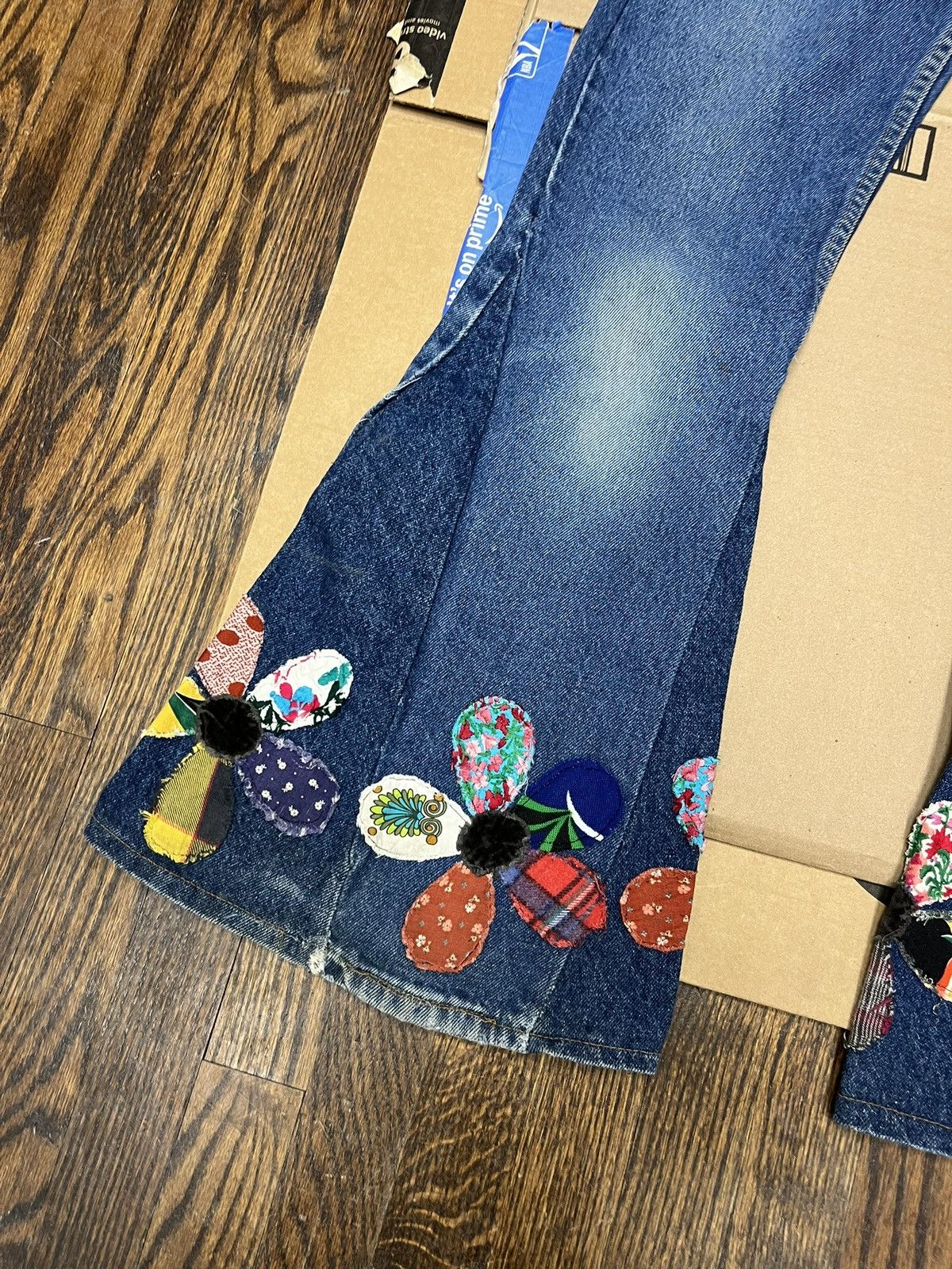 Vintage Vintage Levi’s Juniors Flared Patchwork Floral Jeans Sz 24W Size 24" / US 00 / IT 34 - 3 Thumbnail