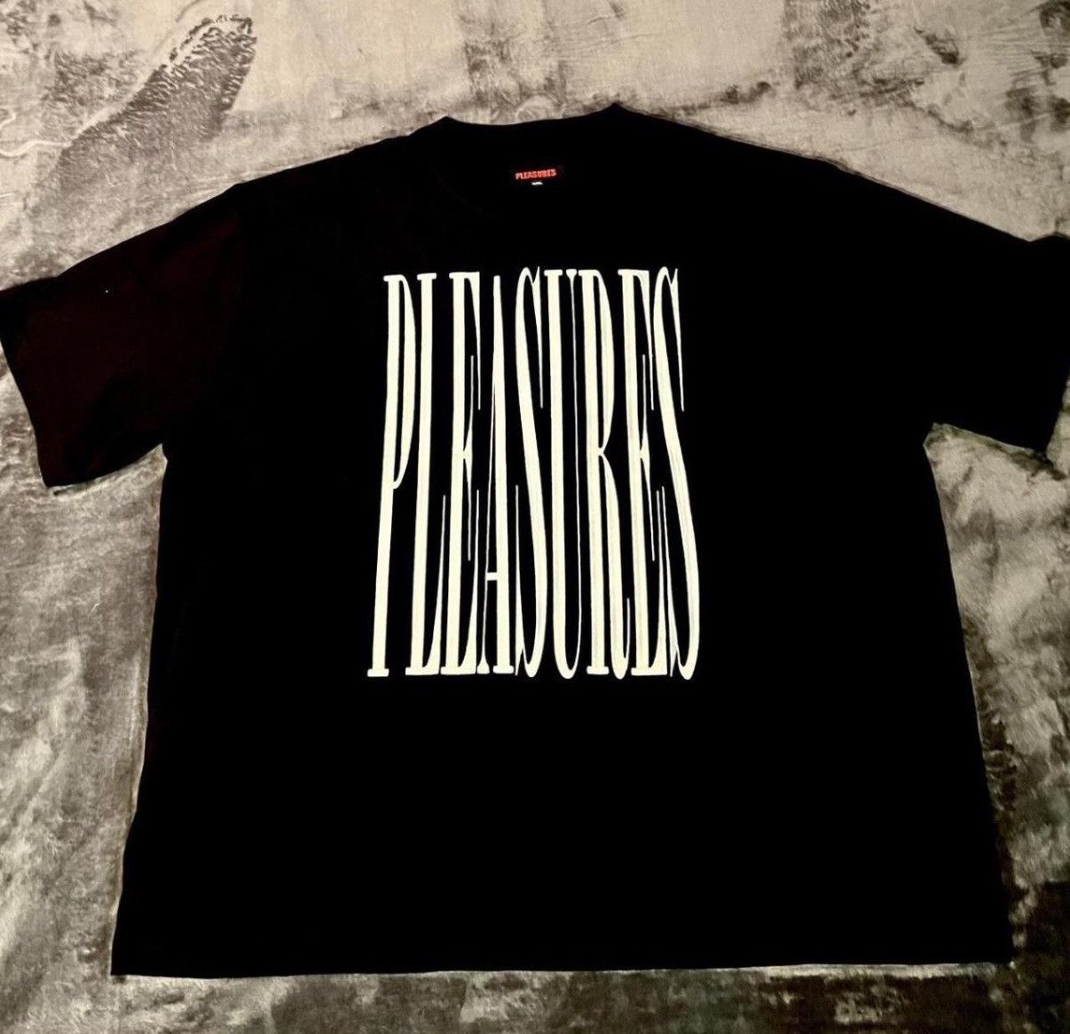 Pleasures 🔥Pleasures heavy Graphic T-Shirt with compressed logo Size US XL / EU 56 / 4 - 1 Thumbnail