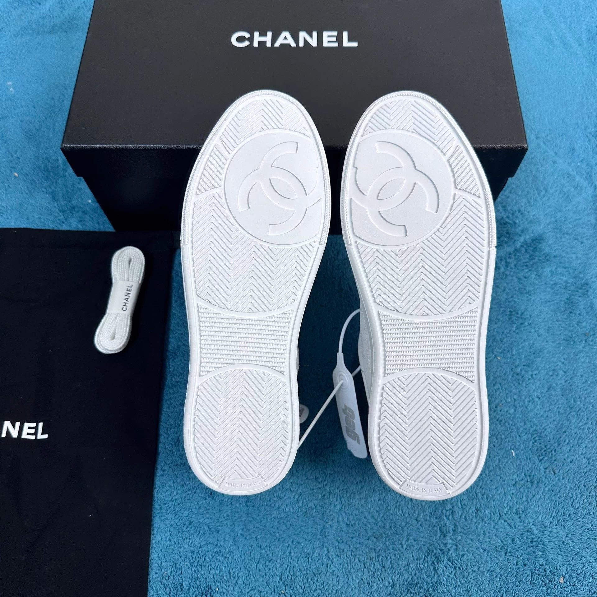 Chanel Chanel 23A White Round Toe Lace-Up Low-Top Sneakers EUR 38 Size US 7 / IT 37 - 5 Thumbnail