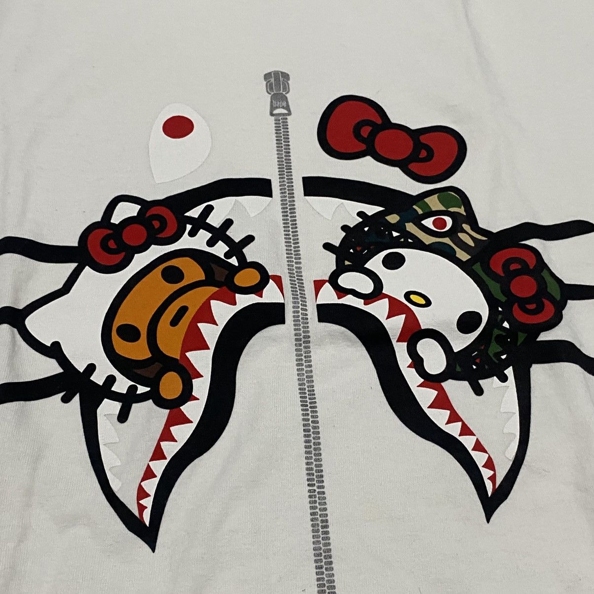 Bape Bape Shark X Hello Kitty Tshirt Size US XXL / EU 58 / 5 - 3 Thumbnail