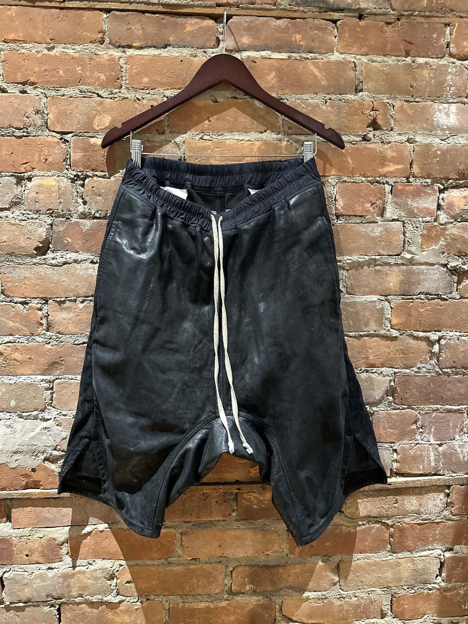 Rick Owens Drop-Crotch Lamb Leather Shorts (RU14F2383-LT)