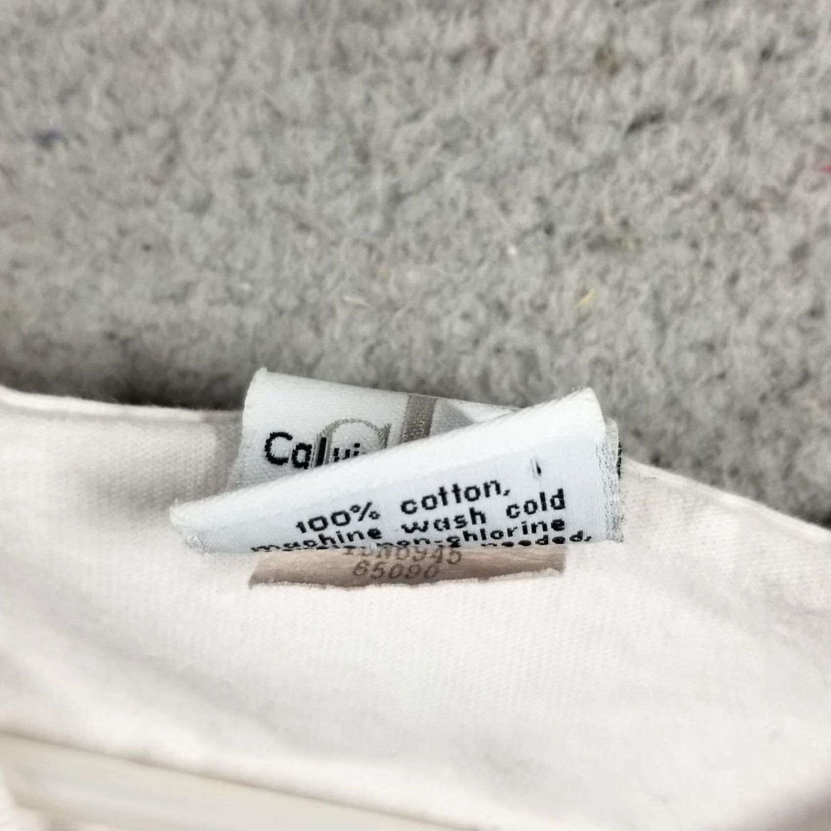 Vintage Calvin Klein Jeans Shirt Woman XL White Sleeveless V-Neck Logo Tank Vintage Size US XL / EU 56 / 4 - 4 Thumbnail