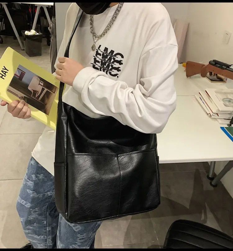 Japanese Brand Fashion y2k pu leather shoulder messenger bag vintage Size ONE SIZE - 1 Thumbnail