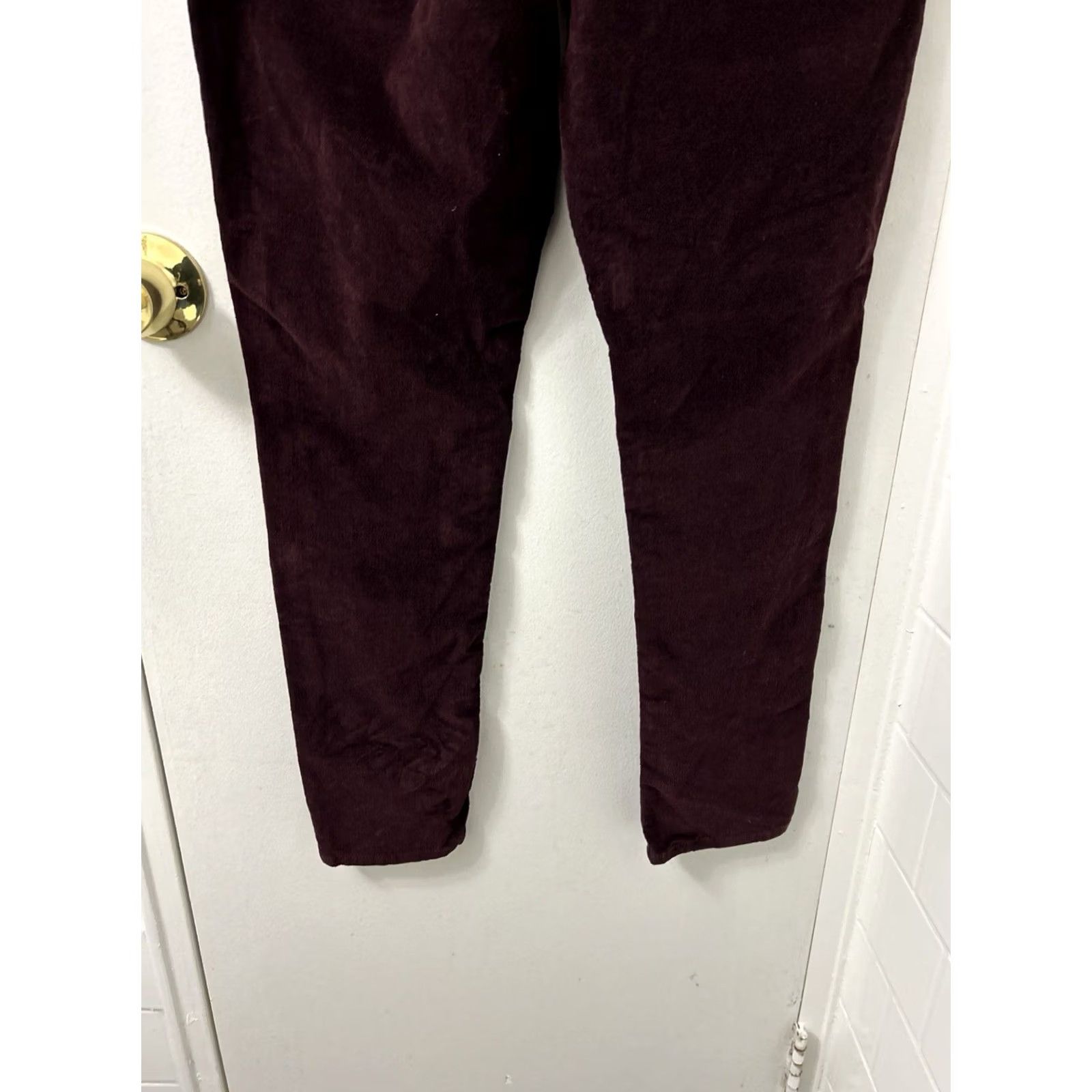 Levi's VINTAGE? No. Levis 311 Shaping Skinny Corduroy Pants Womens 30x29 Burgundy White Tab Trousers Size 30" / US 8 / IT 44 - 7 Thumbnail