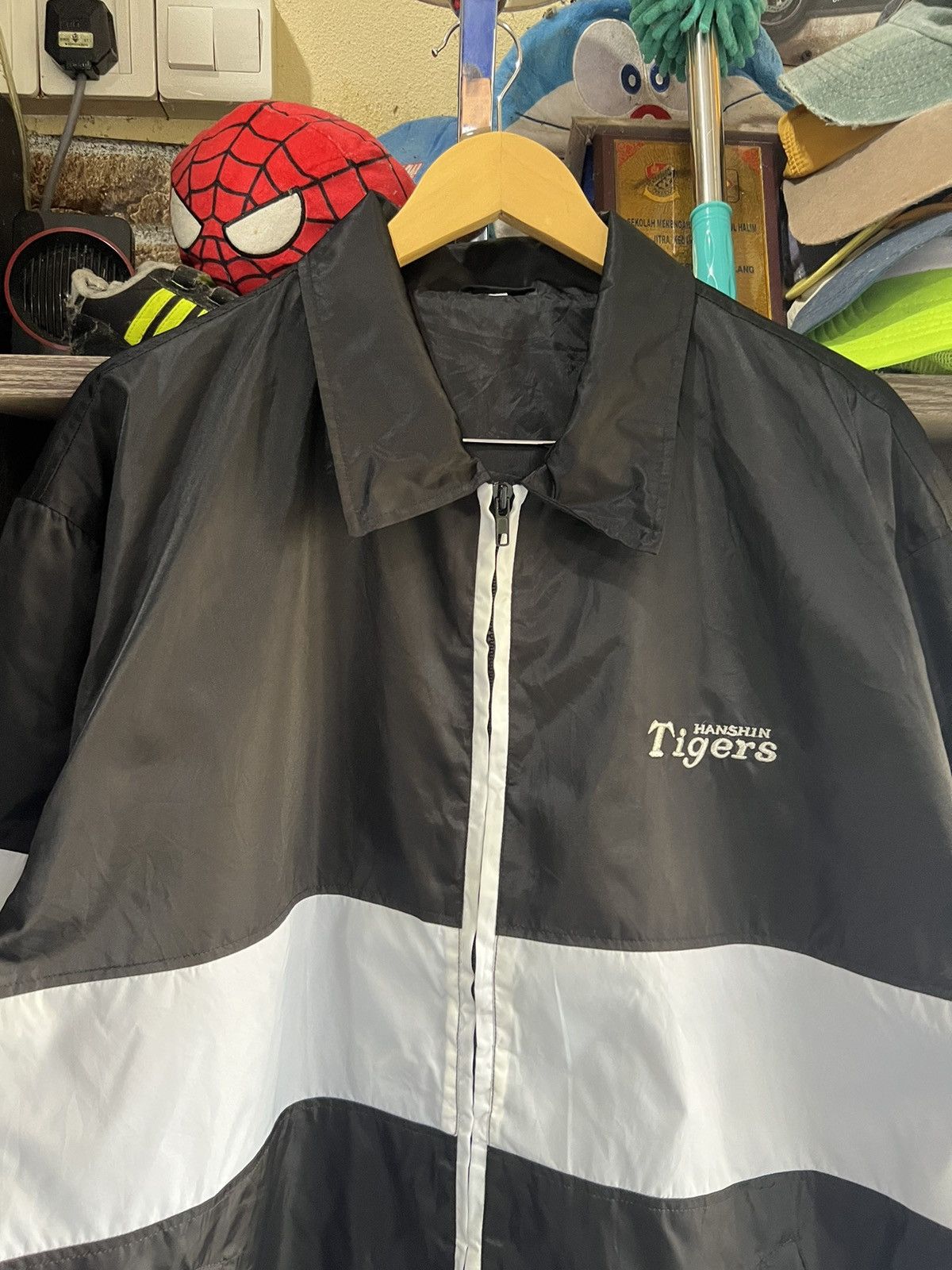 Japanese Brand 🔥Hanshin Tigers Baseball Club Windbreaker Size US XL / EU 56 / 4 - 4 Thumbnail