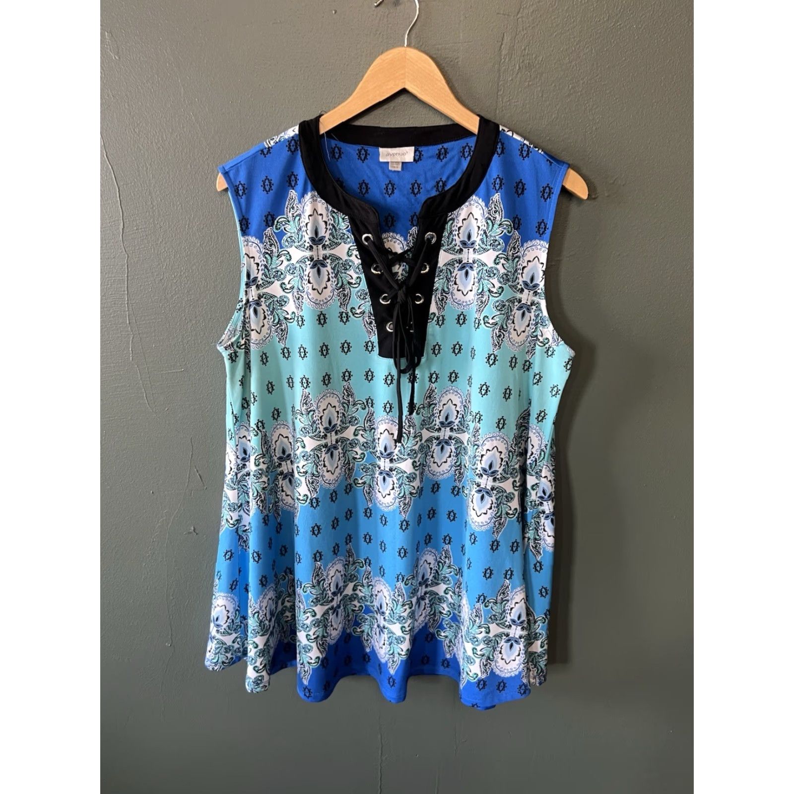 Avenue Avenue Blue Sleeveless Abstract Graphic Blouse Tank Plus 14/16 Womens V-Neck Size XL / US 12-14 / IT 48-50 - 2 Thumbnail