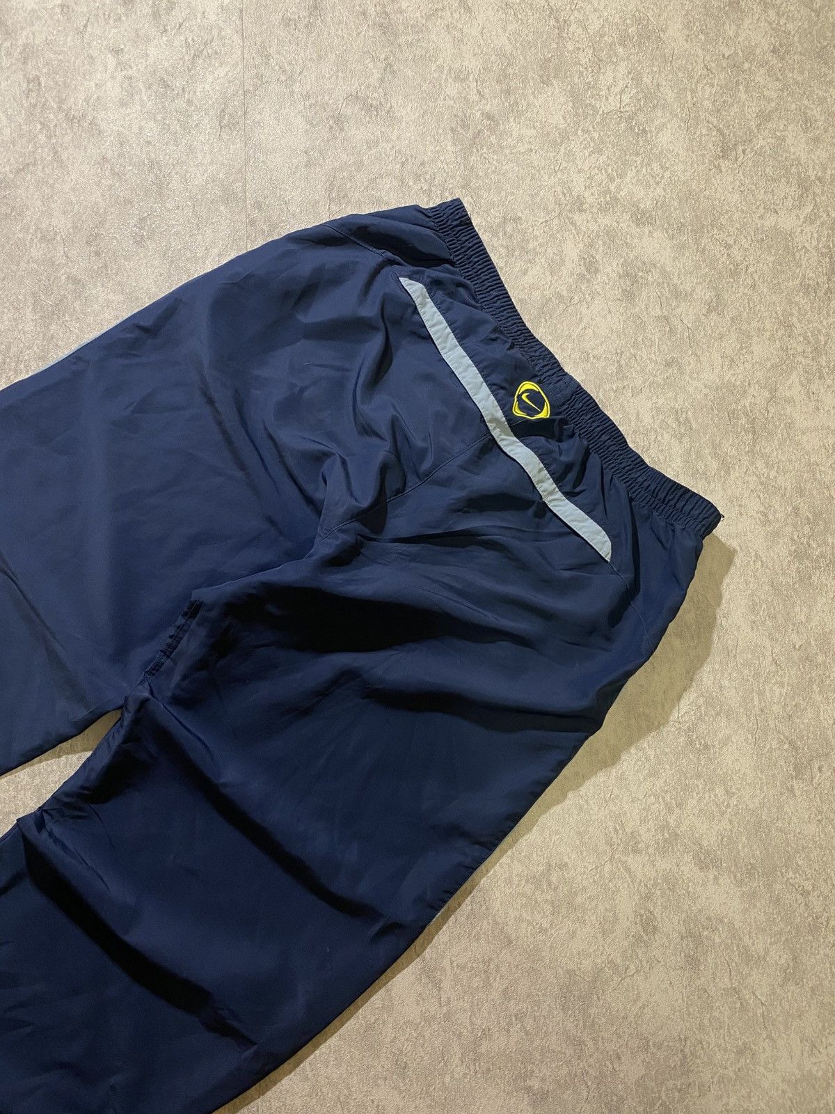 Nike Vintage Nike Navy Blue Track Pants “90” Logo Size US 36 / EU 52 - 5 Thumbnail