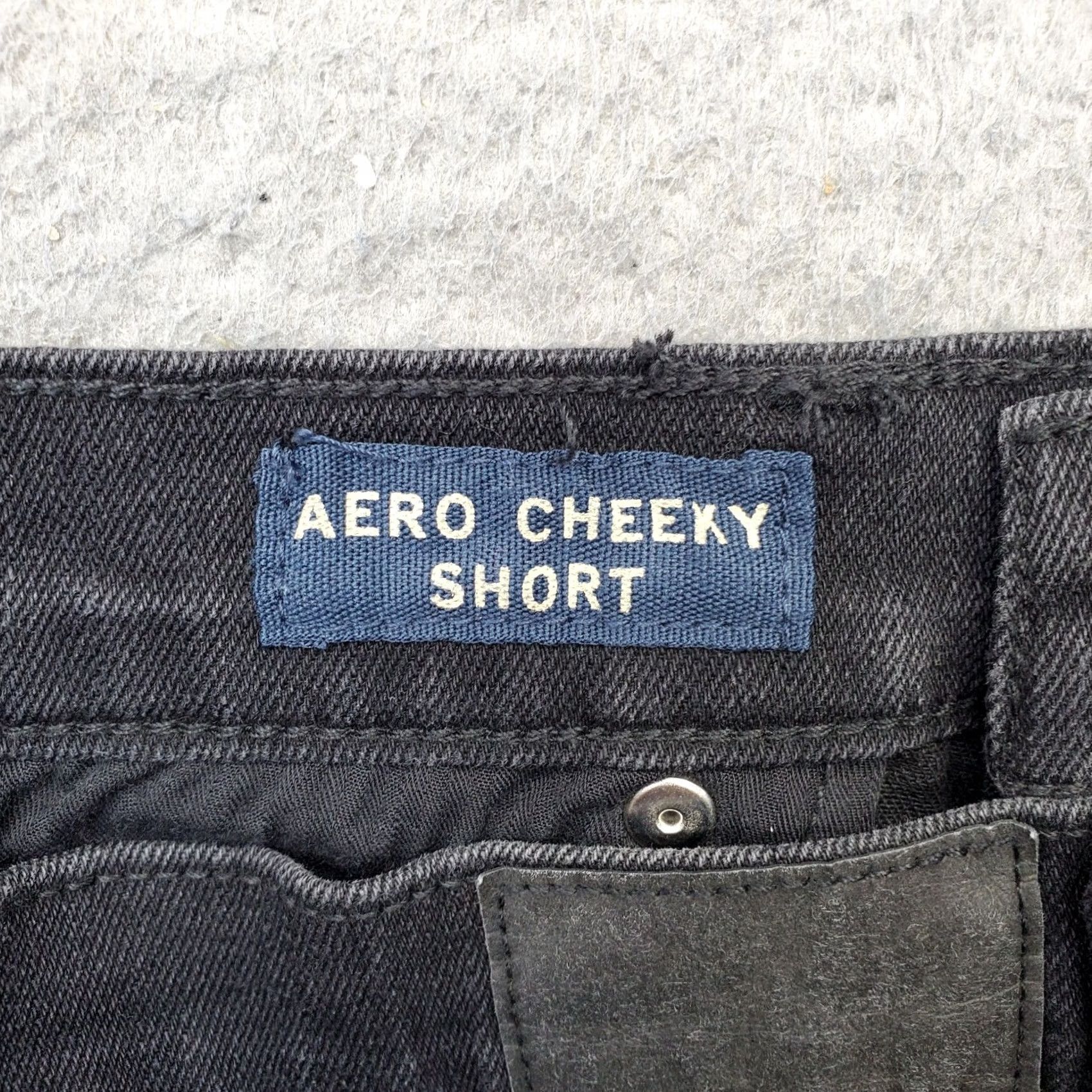 Vintage Aéropostale Women 6 Black Denim Cut-Off Cheeky Shorts Distressed Frayed Hem Plain Front 3" Inseam Size 28" / US 6 / IT 42 - 7 Thumbnail