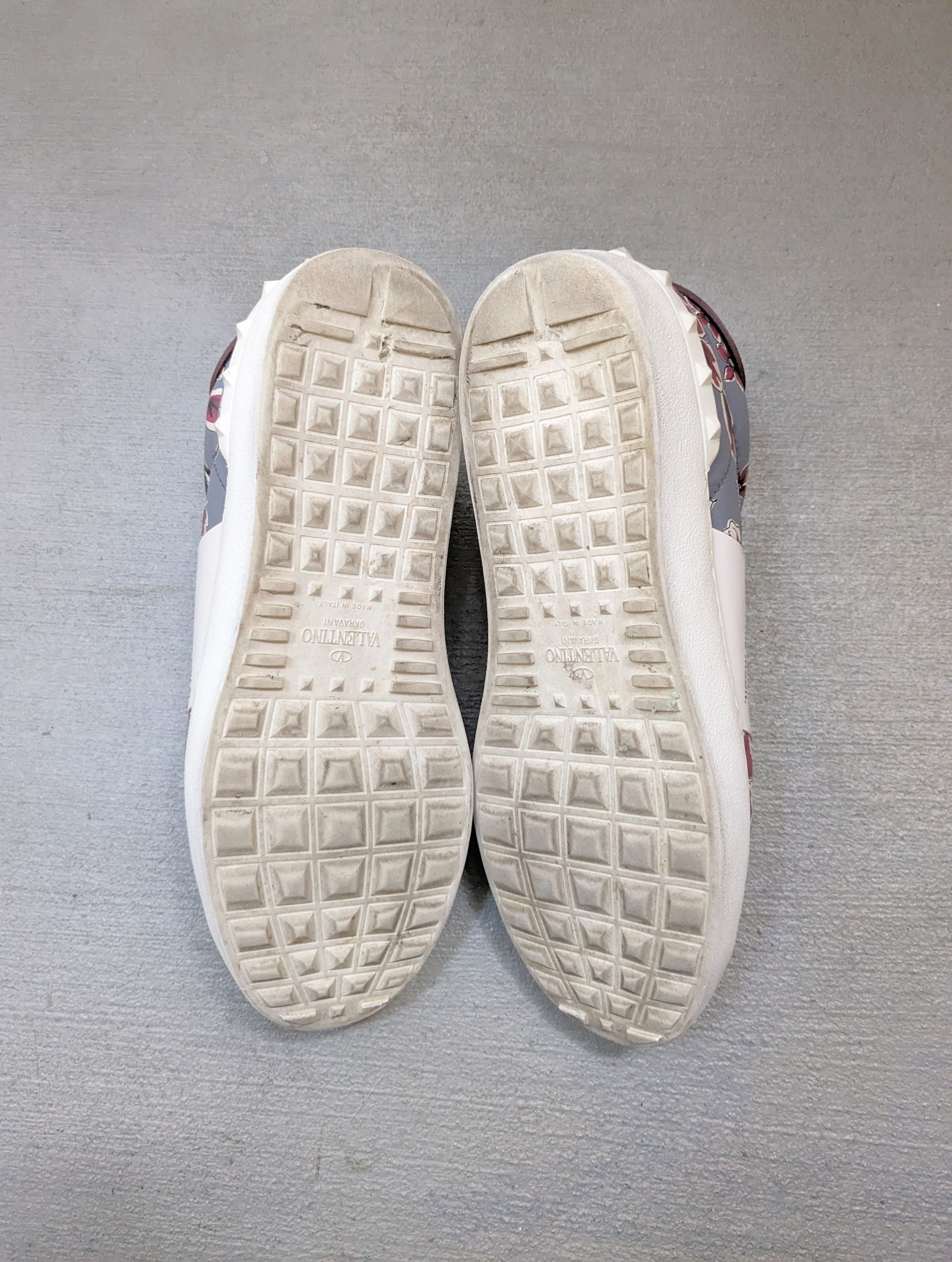 Valentino Valentino Rockstud Sneakers 9.5 42.5 Floral Gray Leather Size US 9.5 / EU 42-43 - 17 Thumbnail