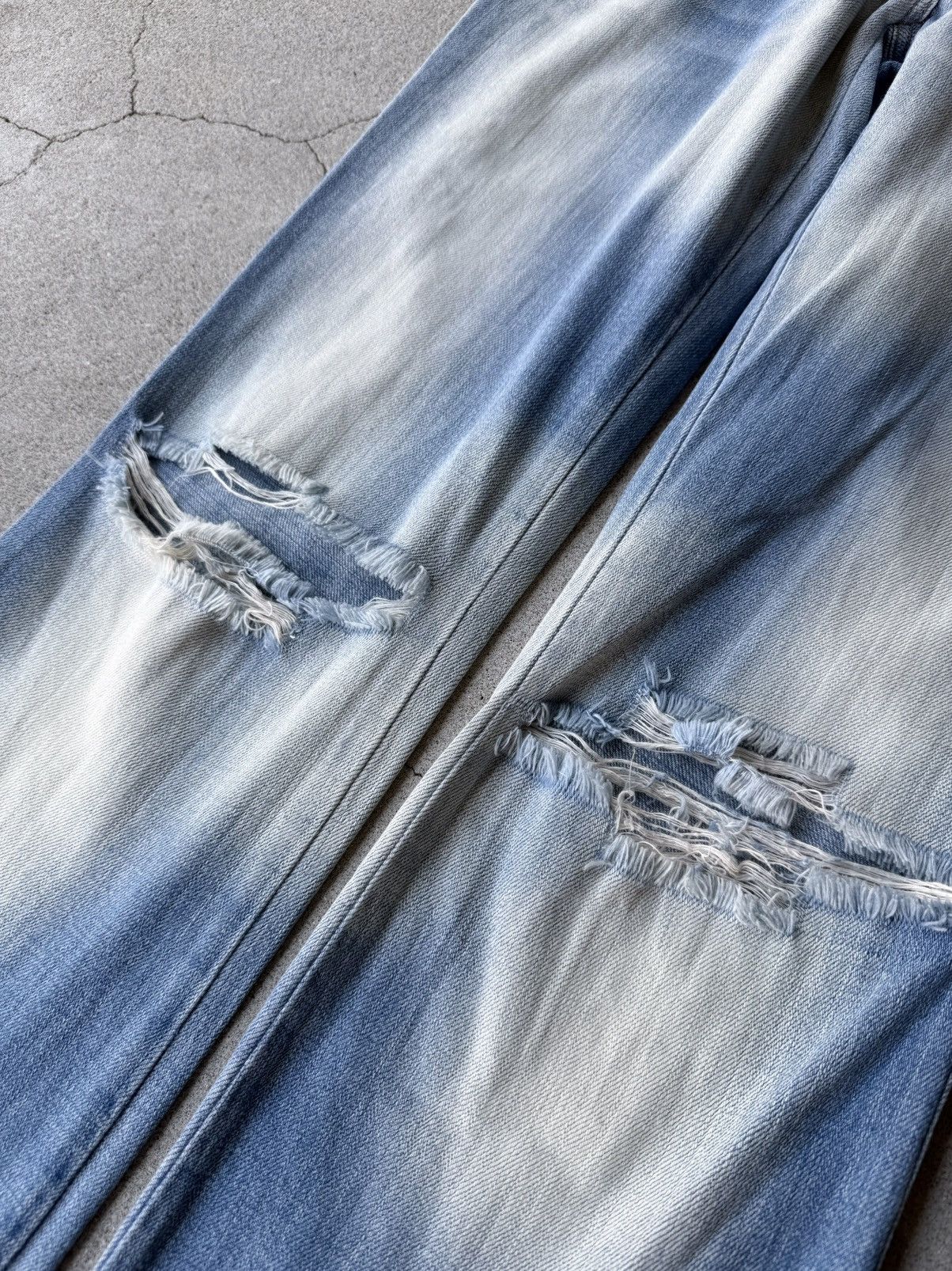 Dolce & Gabbana DOLCE&GABBANA 03SS Rhinestone DG Pockets Damage Flare Jeans Size US 28 / EU 44 - 5 Thumbnail