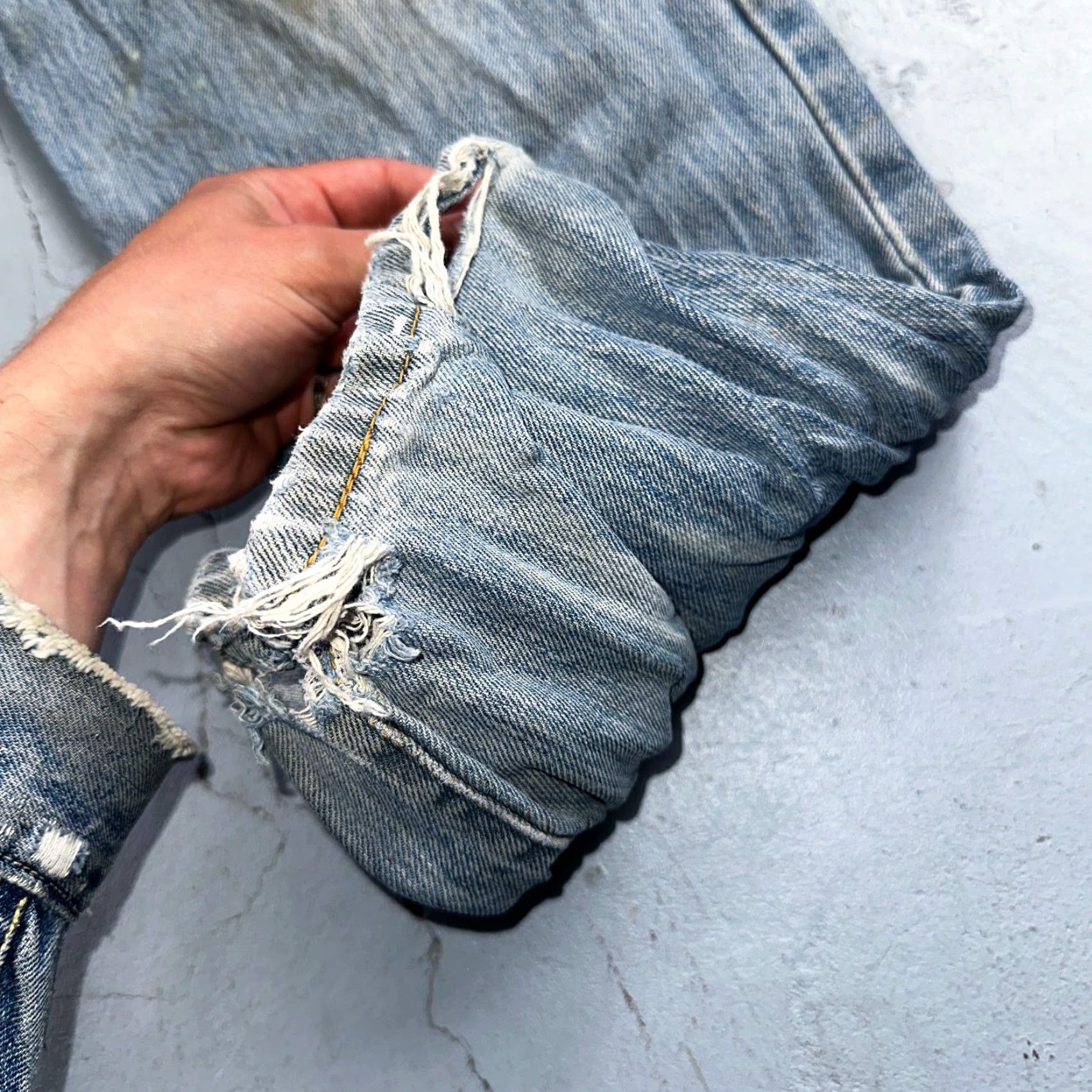 Levi's VINTAGE Levi's 501 Jeans Blue Light Wash 35x34 Straight Classic Denim 5-Pocket Mens 90s Regular Rise Mid Button Closure Size US 35 - 5 Thumbnail
