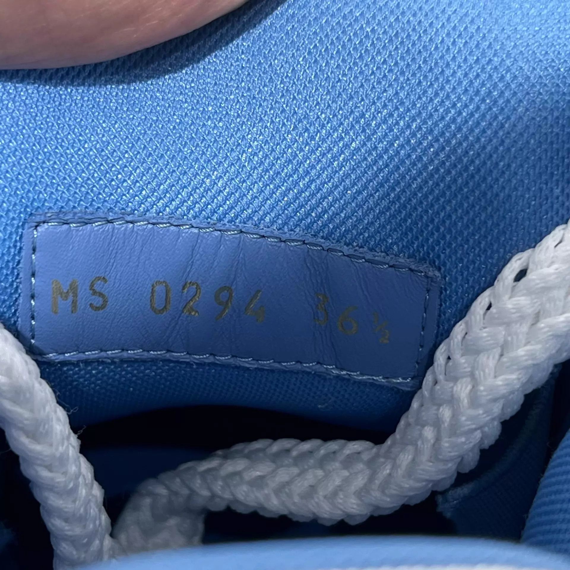 Louis Vuitton LV Trainer White Blue Denim UK2.5/EUR36.5 Size US 6 / IT 36 - 8 Thumbnail