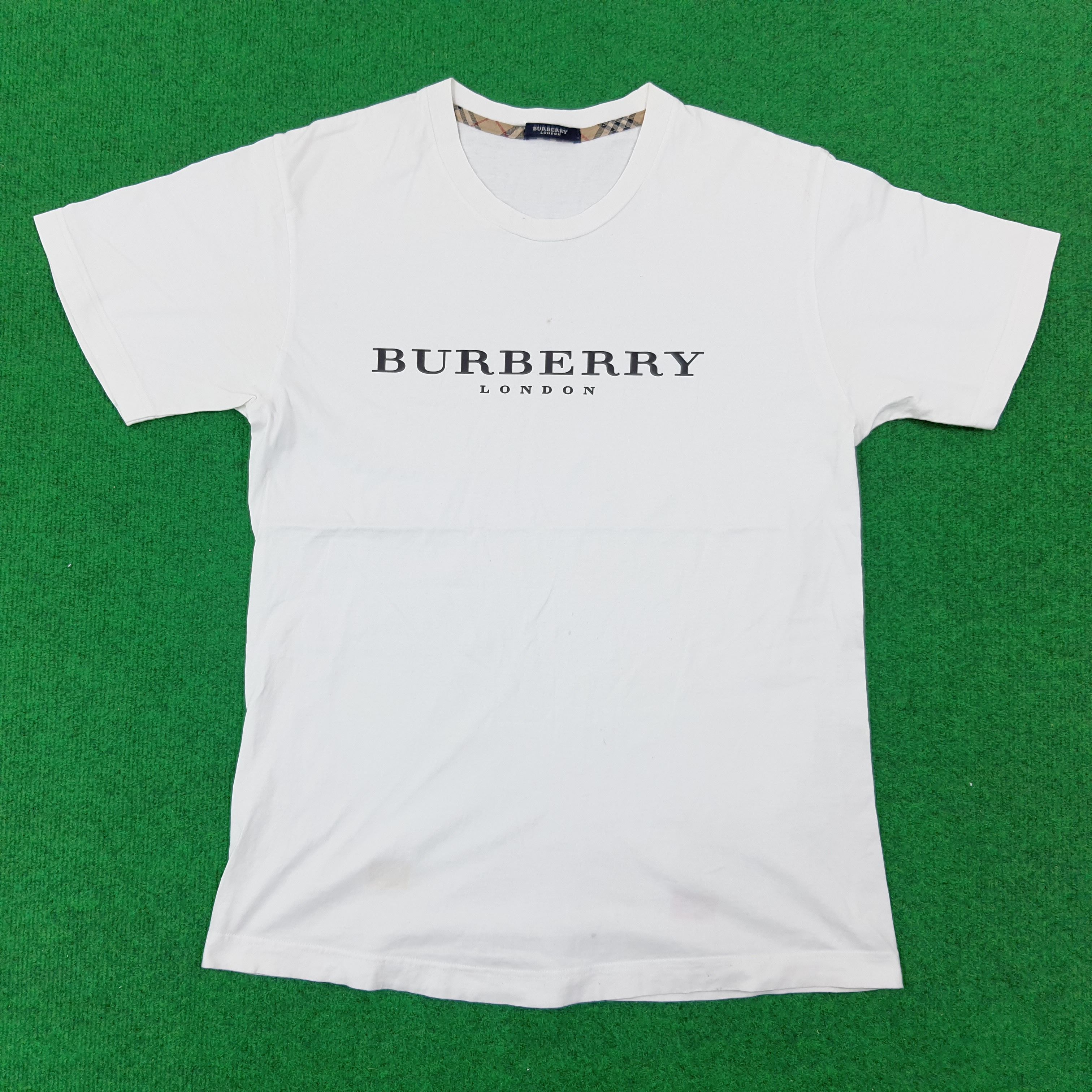 Burberry × Vintage Vintage Burberry London Spell Out Nova Check Tshirt Size US M / EU 48-50 / 2 - 1 Thumbnail