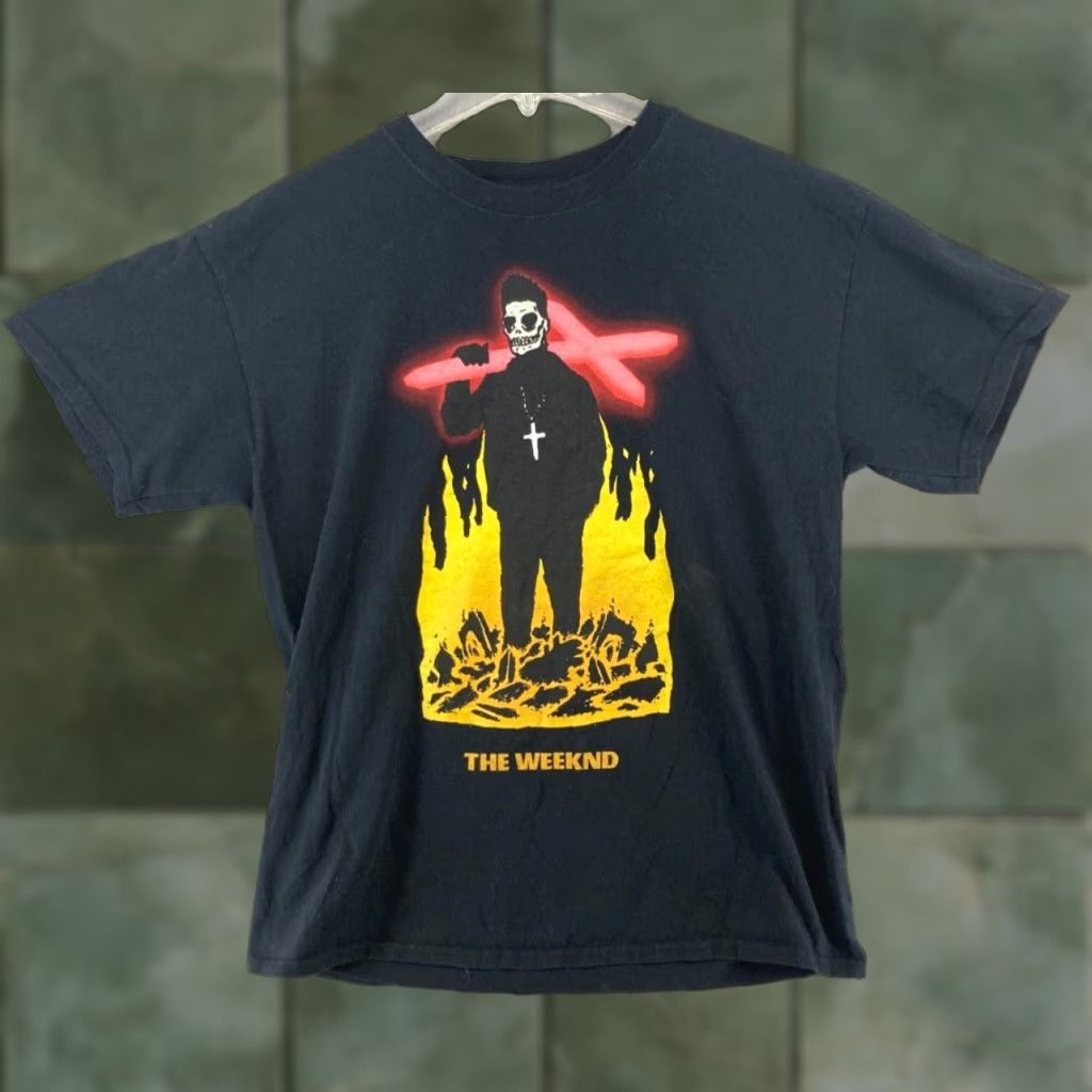 Vintage XO The Weeknd Band TShirt Mens L Black Skull Cross Fire Graphic Print Size US L / EU 52-54 / 3 - 1 Thumbnail