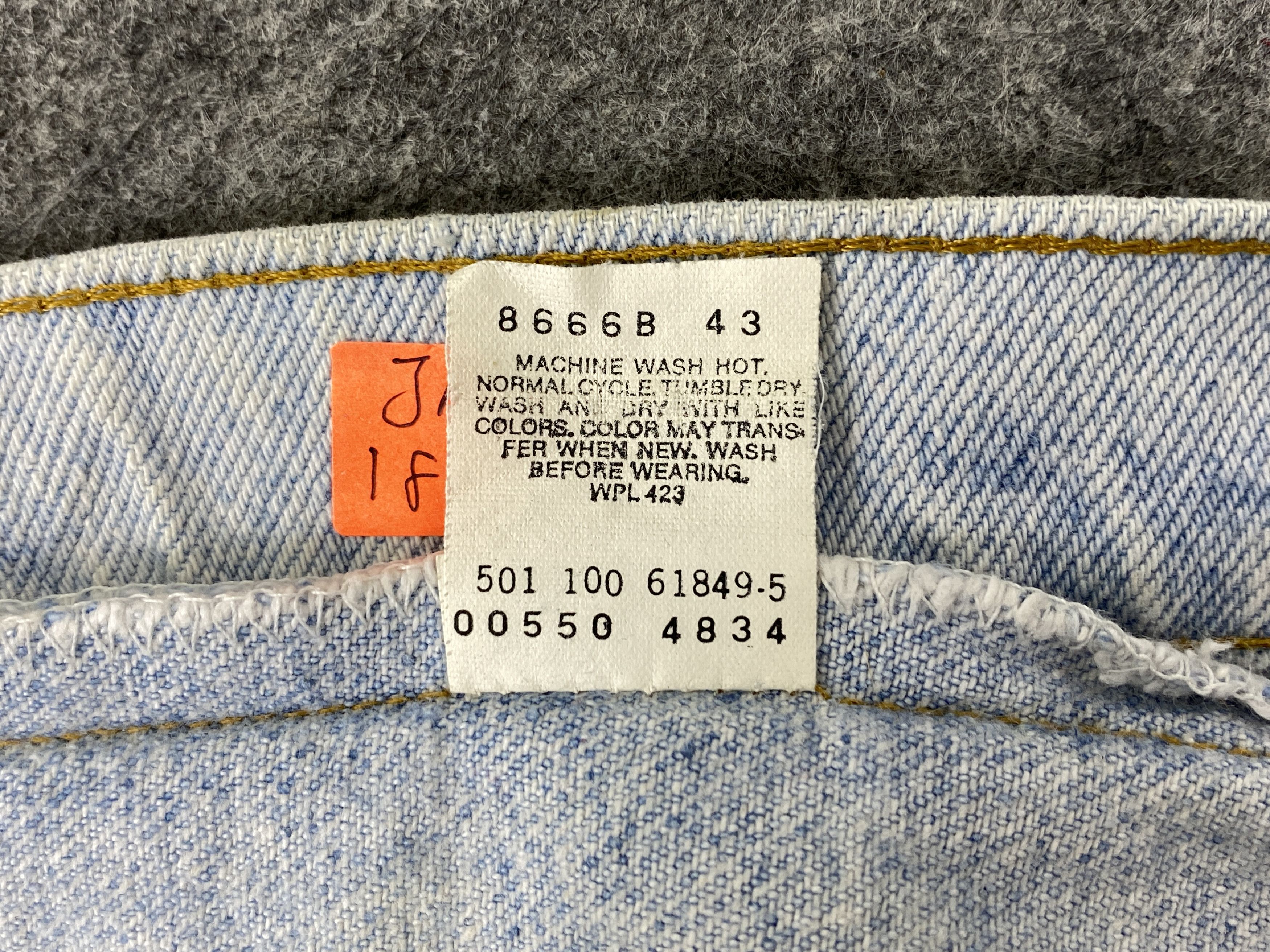 Levi's 90's Light Wash Vintage Levi's 550 USA 35x34 Denim -JN1826 Size US 35 - 8 Thumbnail