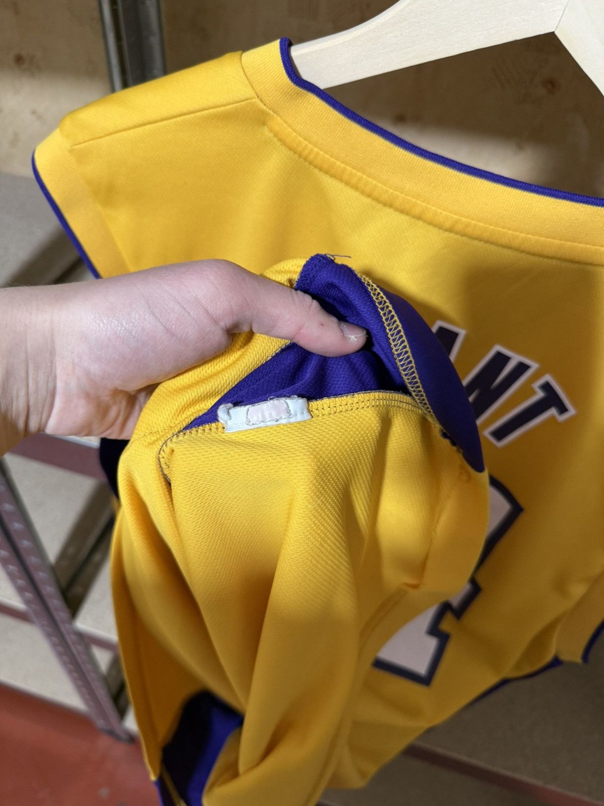 Mitchell & Ness × NBA × Vintage Vintage Adidas NBA Lakers Kobe Bryant Basketball Jersey Size US M / EU 48-50 / 2 - 16 Thumbnail