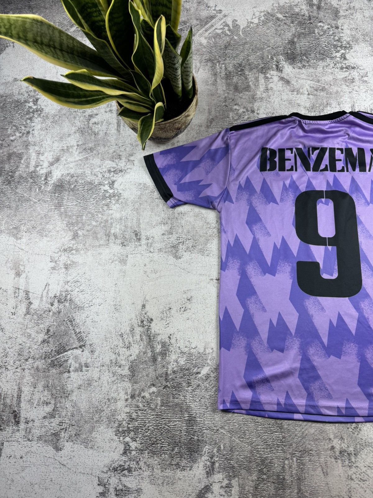 Vintage Real Madrid 2022 2023 Karim Benzema #9 Football Shirt Soccer Jersey T Shirt Tee Size US L / EU 52-54 / 3 - 14 Thumbnail