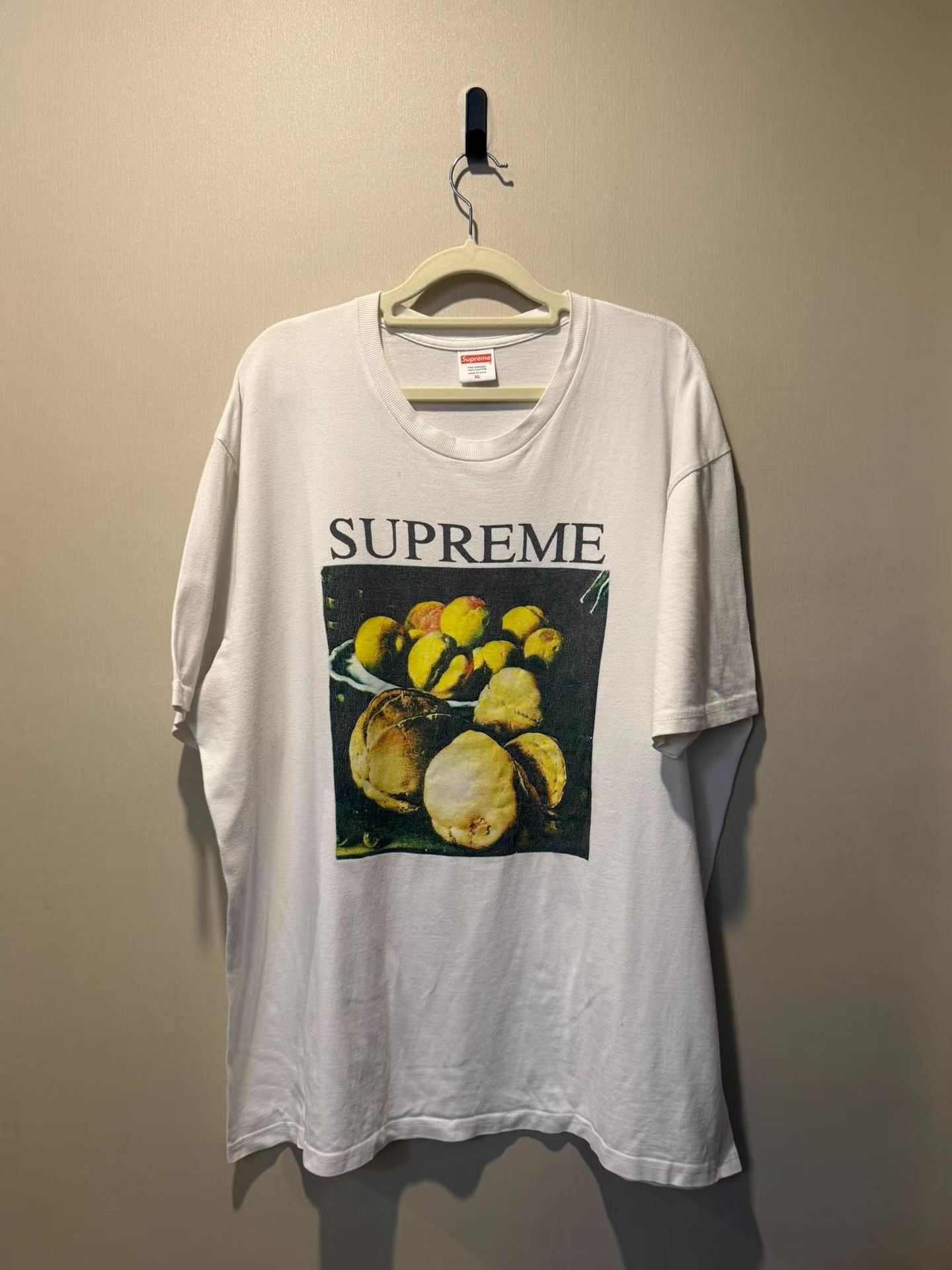 Supreme Supreme FW18 Still Life Tee Peach Print Short Sleeve Ｑ20 Size US XL / EU 56 / 4 - 1 Thumbnail