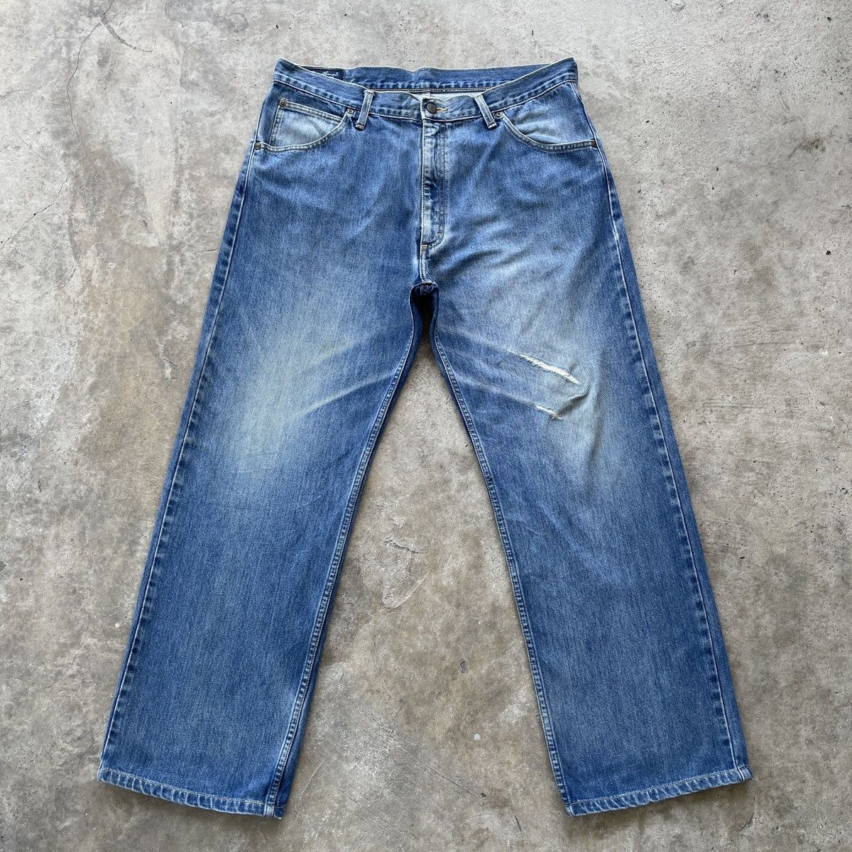 Eddie Bauer × Jean Vintage Eddie Bauer Faded Baggy Denim Jeans Pants W37x30 Size US 37 - 1 Thumbnail