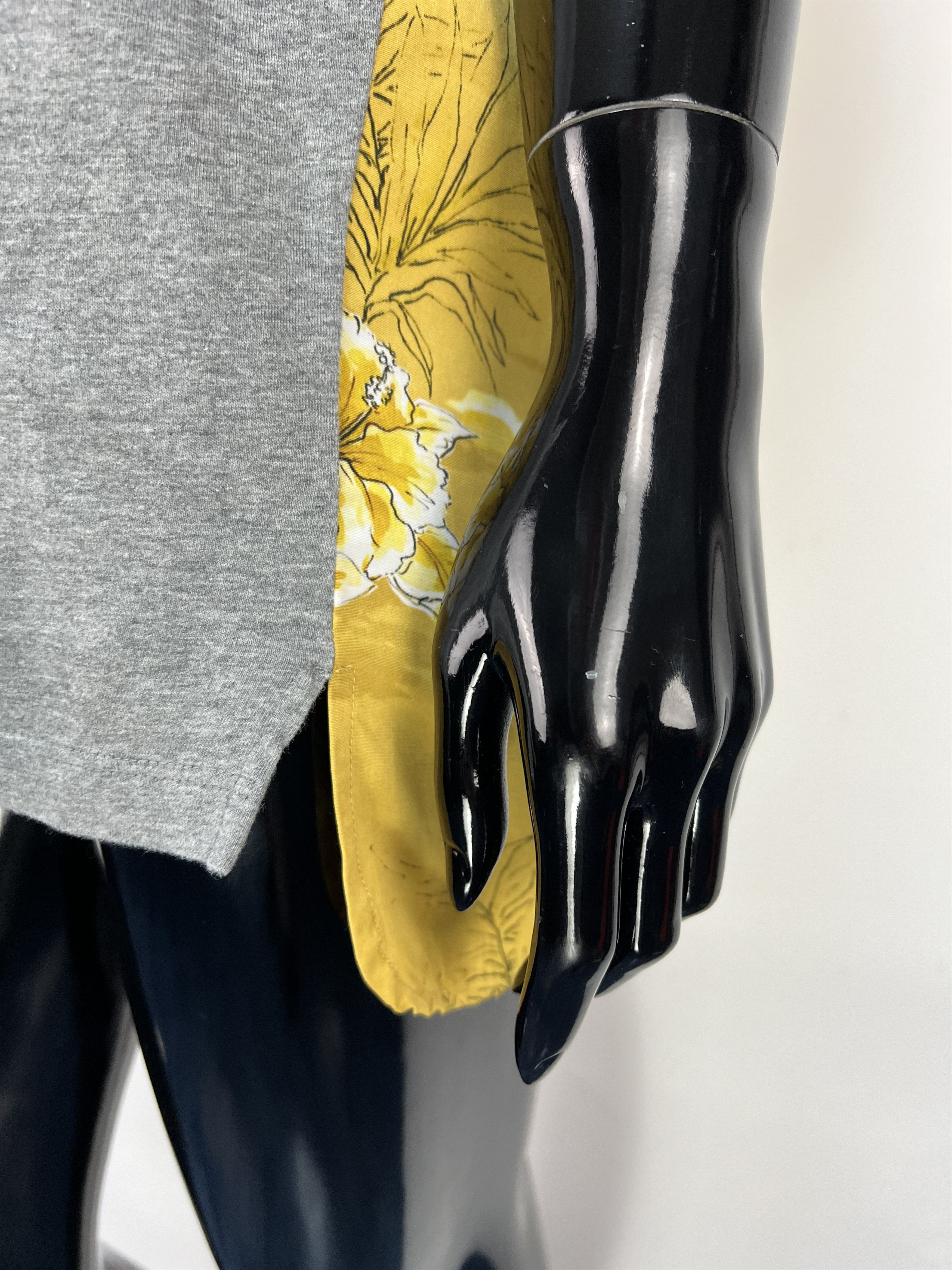 Valentino Valentino Women's T-Shirt Size L Size L / US 10 / IT 46 - 12 Thumbnail
