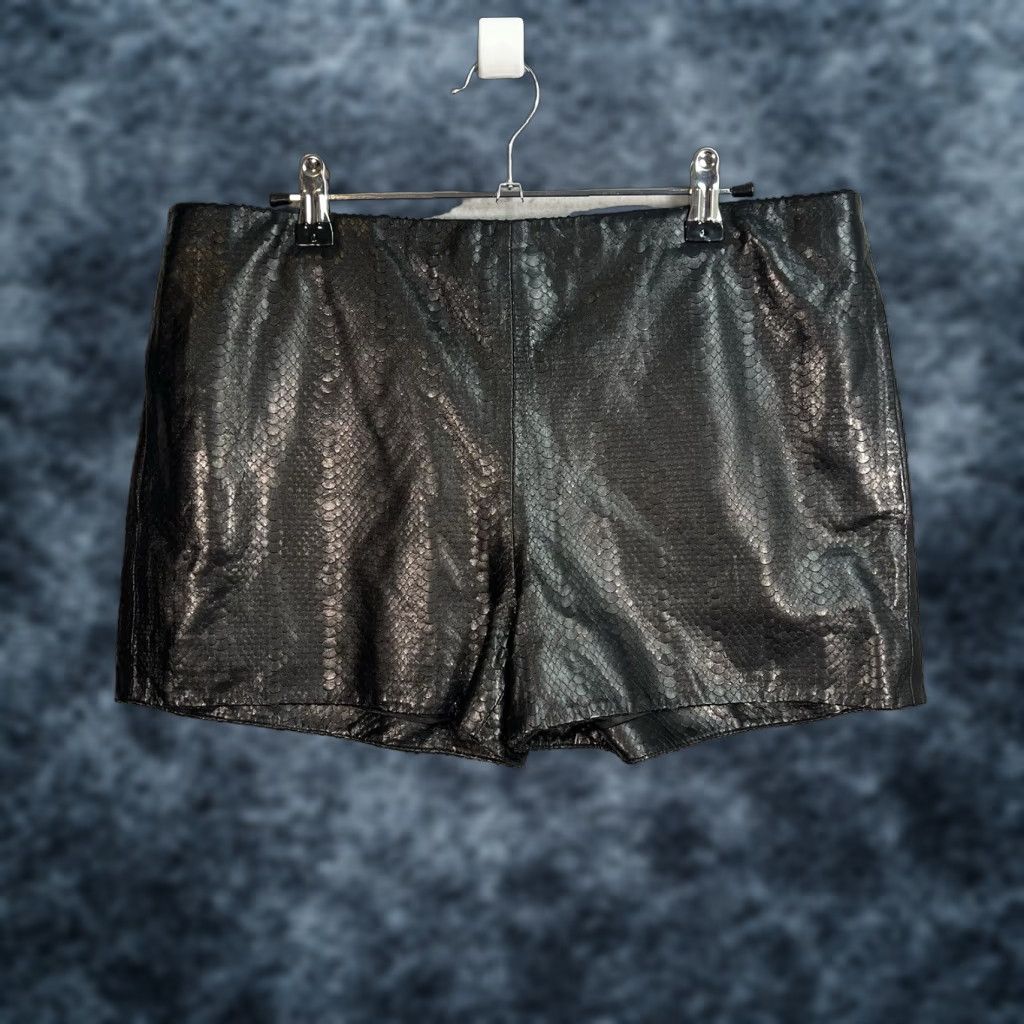 J Brand J Brand Leather Shorts Black Size 6 Women's Size 28" / US 6 / IT 42 - 1 Thumbnail