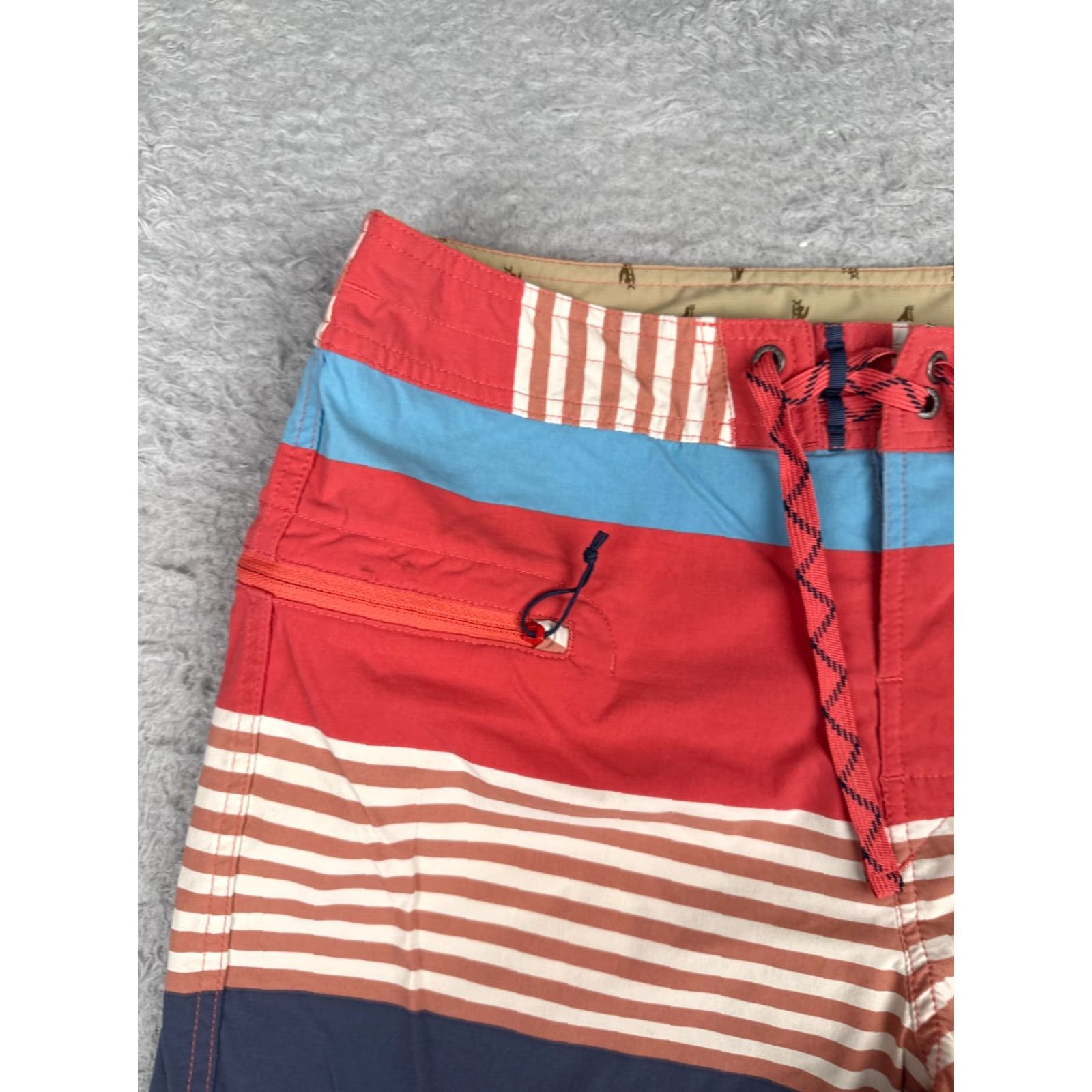 Patagonia Patagonia Board Shorts Mens 32 Red Blue Wavefarer 10" Nylon Beach Swim Trunks Pockets Drawstring Sunglasses Optional? Size US 32 / EU 48 - 4 Thumbnail