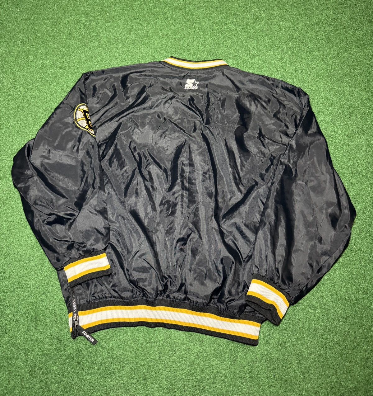 Starter Vintage 90s Boston Bruins Starter NHL Center Ice XL Jacket Size US XL / EU 56 / 4 - 4 Thumbnail