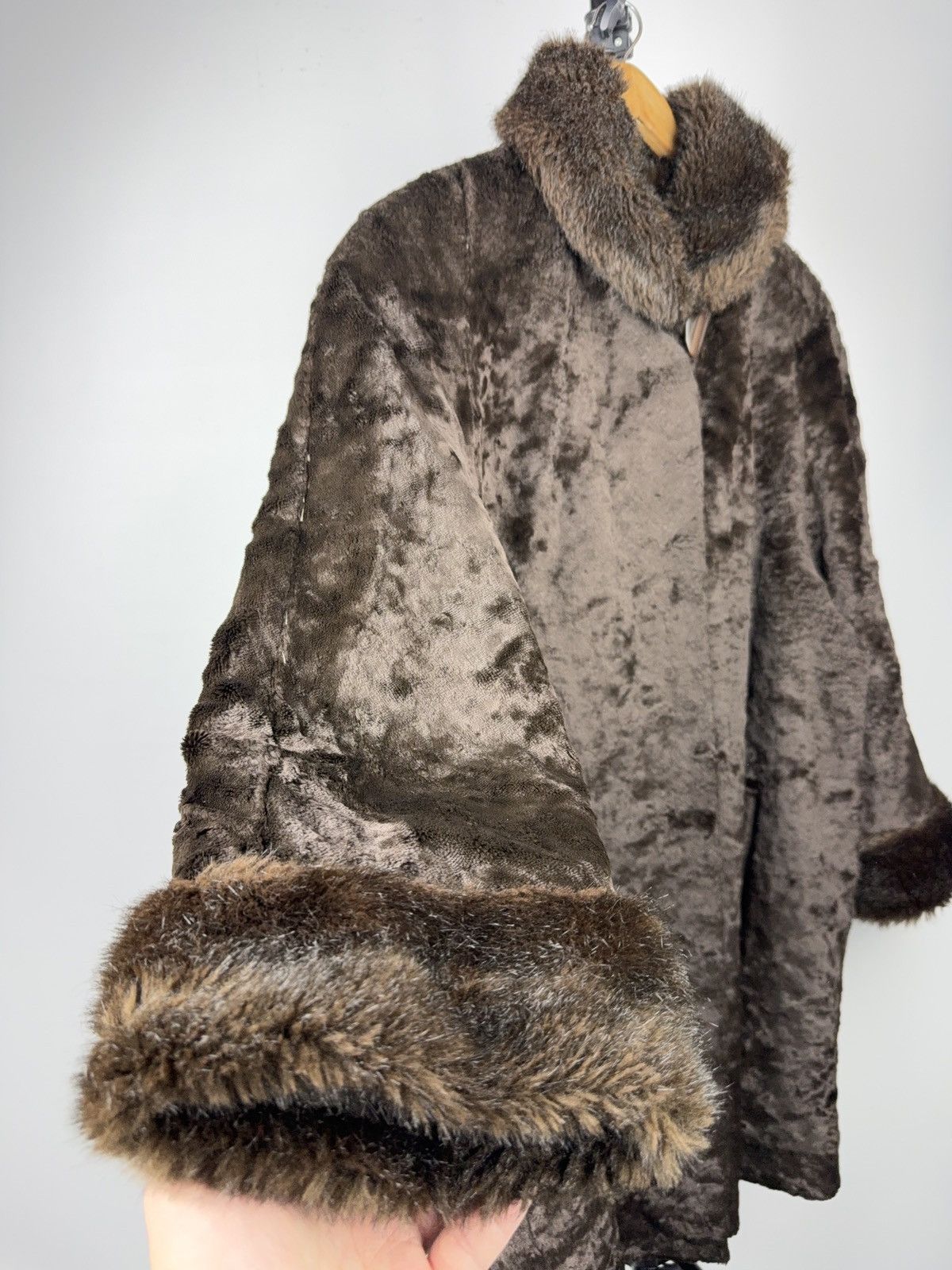 Japanese Brand Vintage Luxury Avant Garde Retro Japanese Fur Mohair Coat Size S / US 4 / IT 40 - 3 Thumbnail