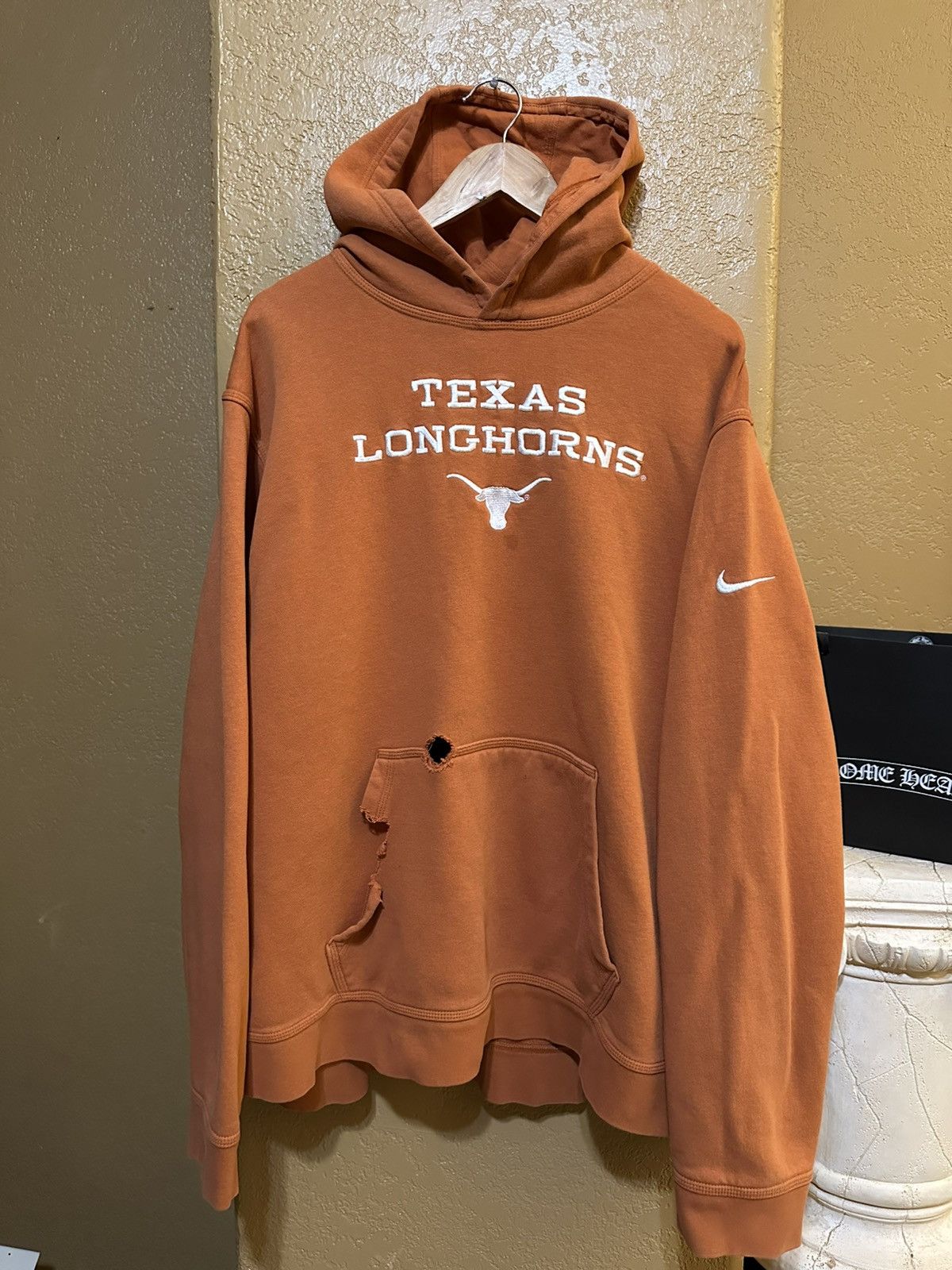 Nike vtg thrashed Nike University of Texas Longhorns Hoodie Y2K Size US XXL / EU 58 / 5 - 1 Thumbnail