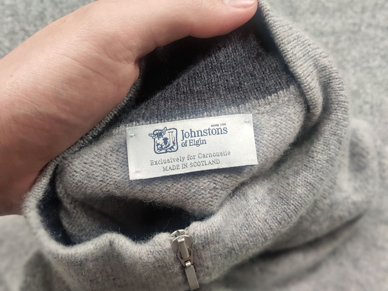 Johnstons Of Elgin Johnstons of elgin Design Pure Wool Gray zip Jumper Sweater Size US M / EU 48-50 / 2 - 15 Thumbnail