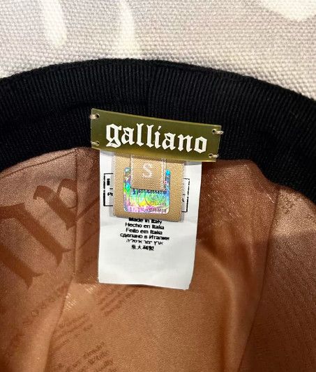 John Galliano John Galliano 2000s Newspaper Print Hat Size ONE SIZE - 9 Thumbnail
