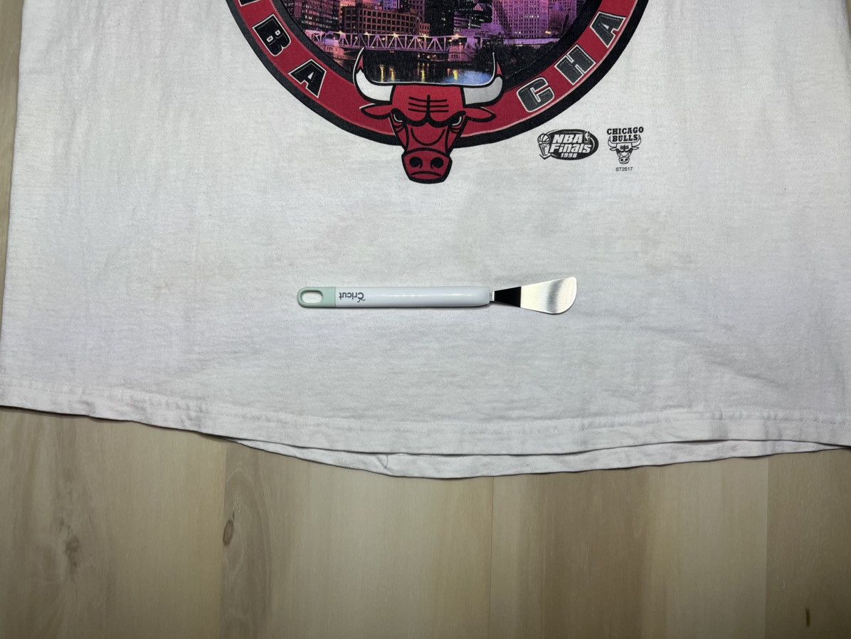 Starter 1998 Chicago Bulls Repeat 3-Peat NBA Champions Starter Sz L Size US L / EU 52-54 / 3 - 5 Thumbnail