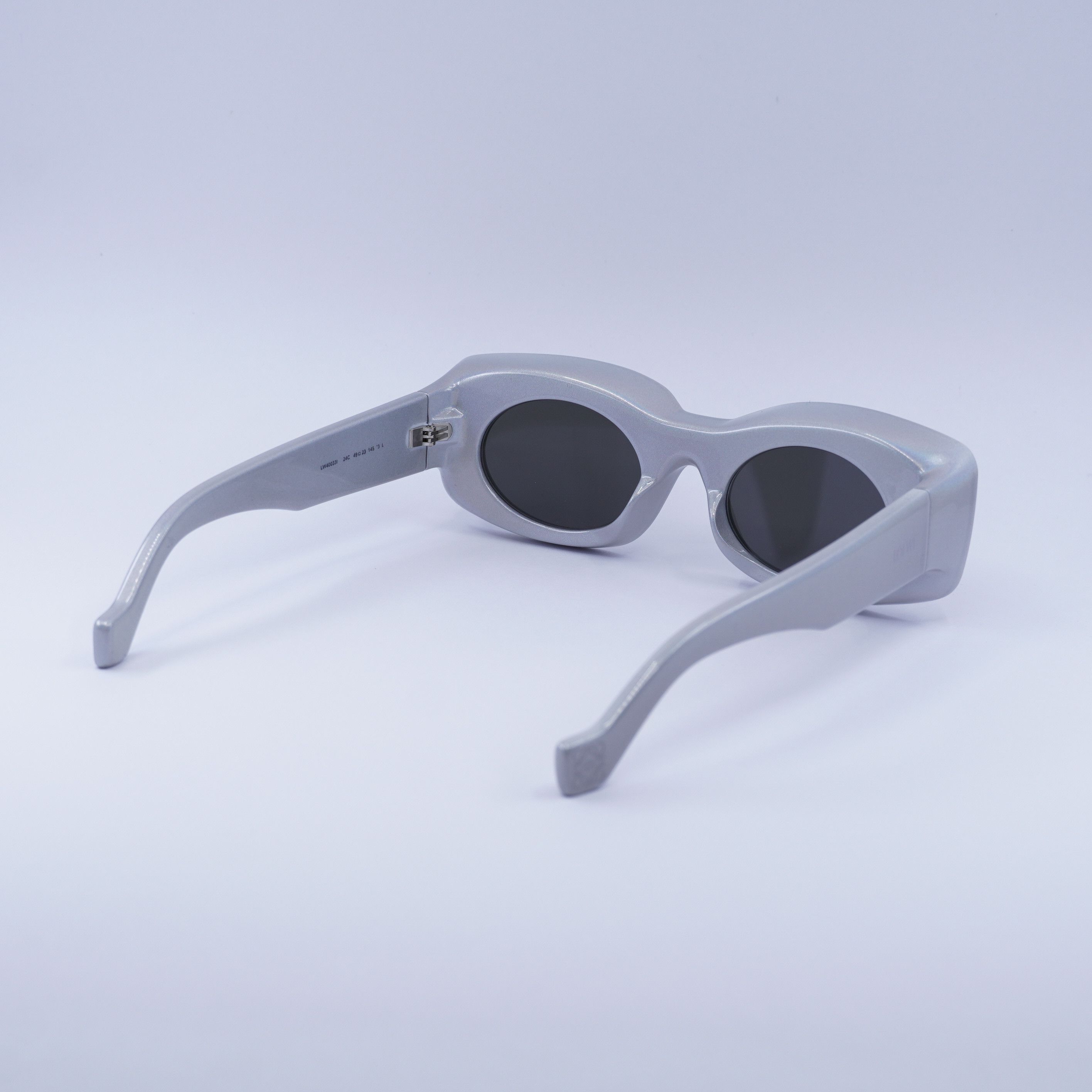 Loewe Loewe LW40033I 24C Sunglasses Pearlescent Rectangle Frame Size ONE SIZE - 5 Thumbnail